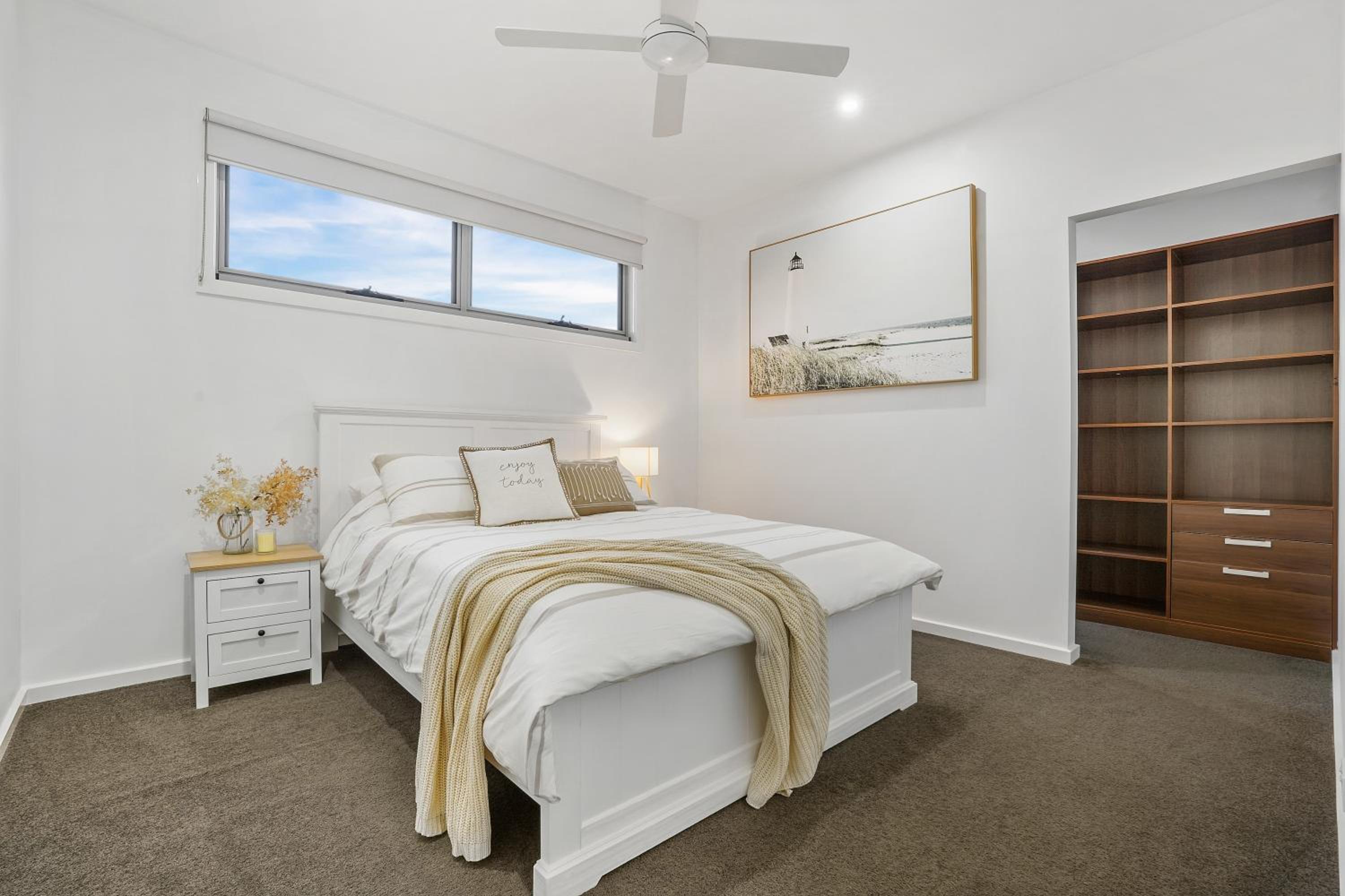 Five-Bedroom House photo 1