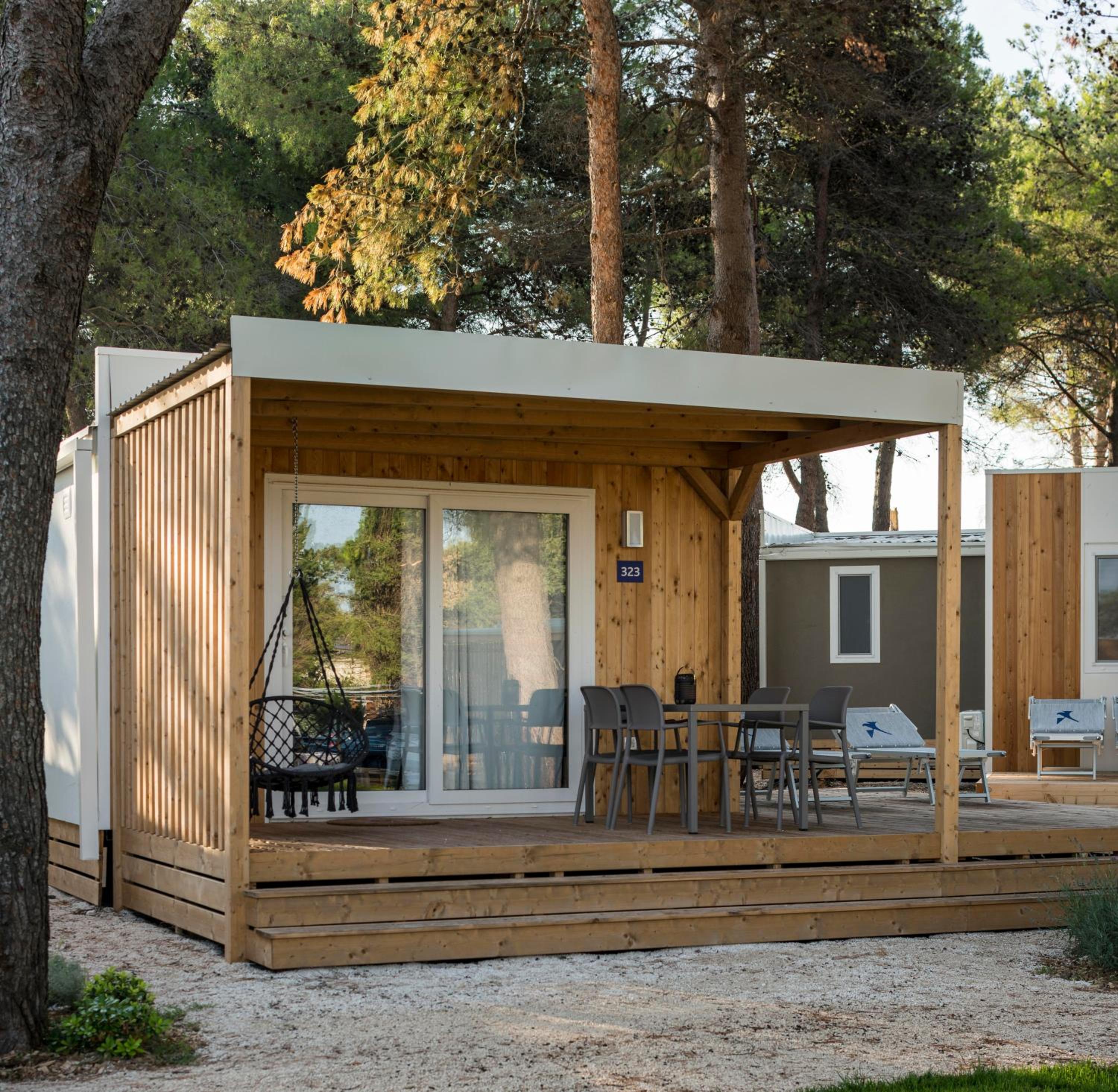 Premium Two-Bedroom Mobile Home with Terrace, Dog Friendly photo 2