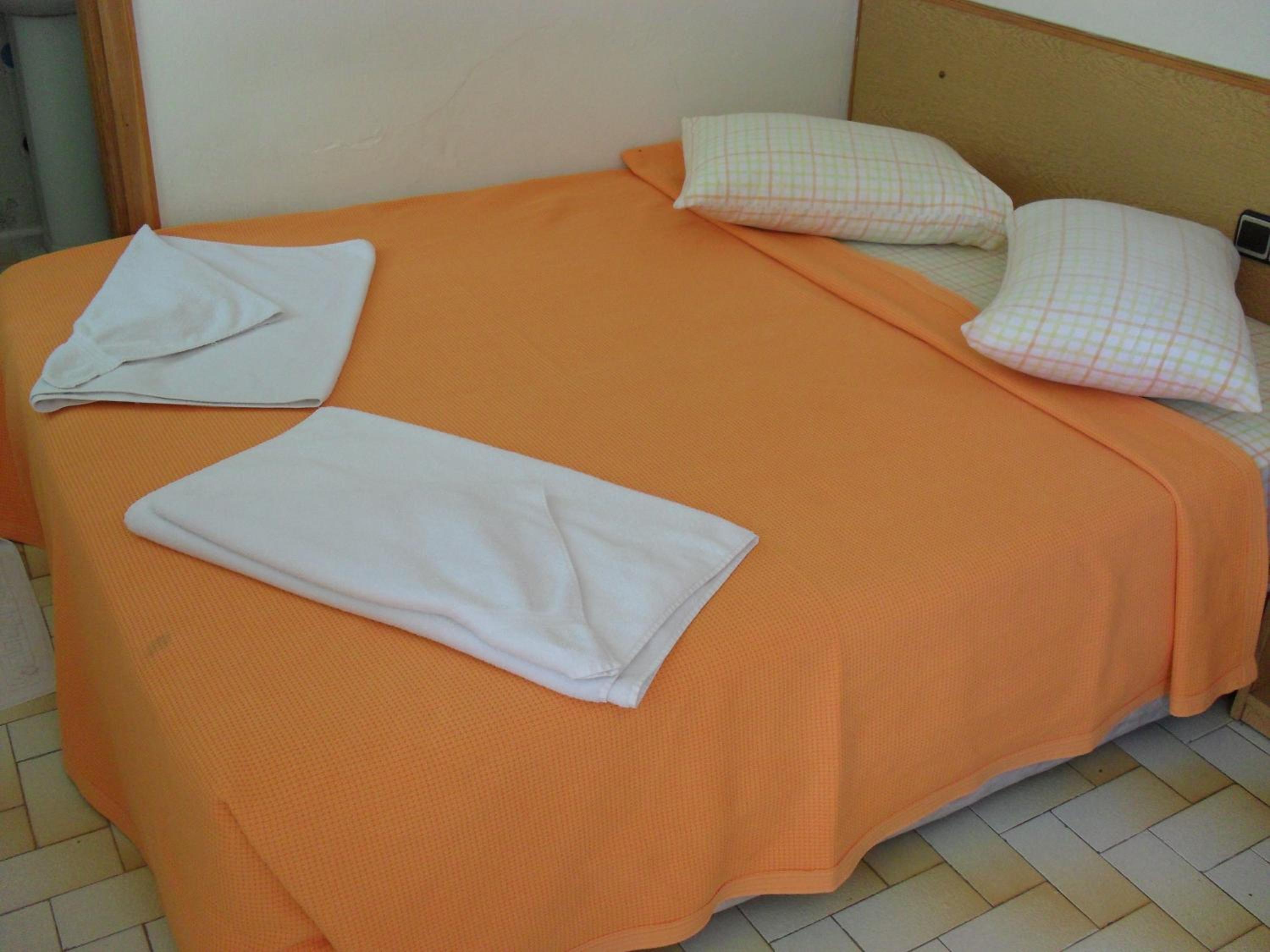 Standard Double or Twin Room - Photo 1