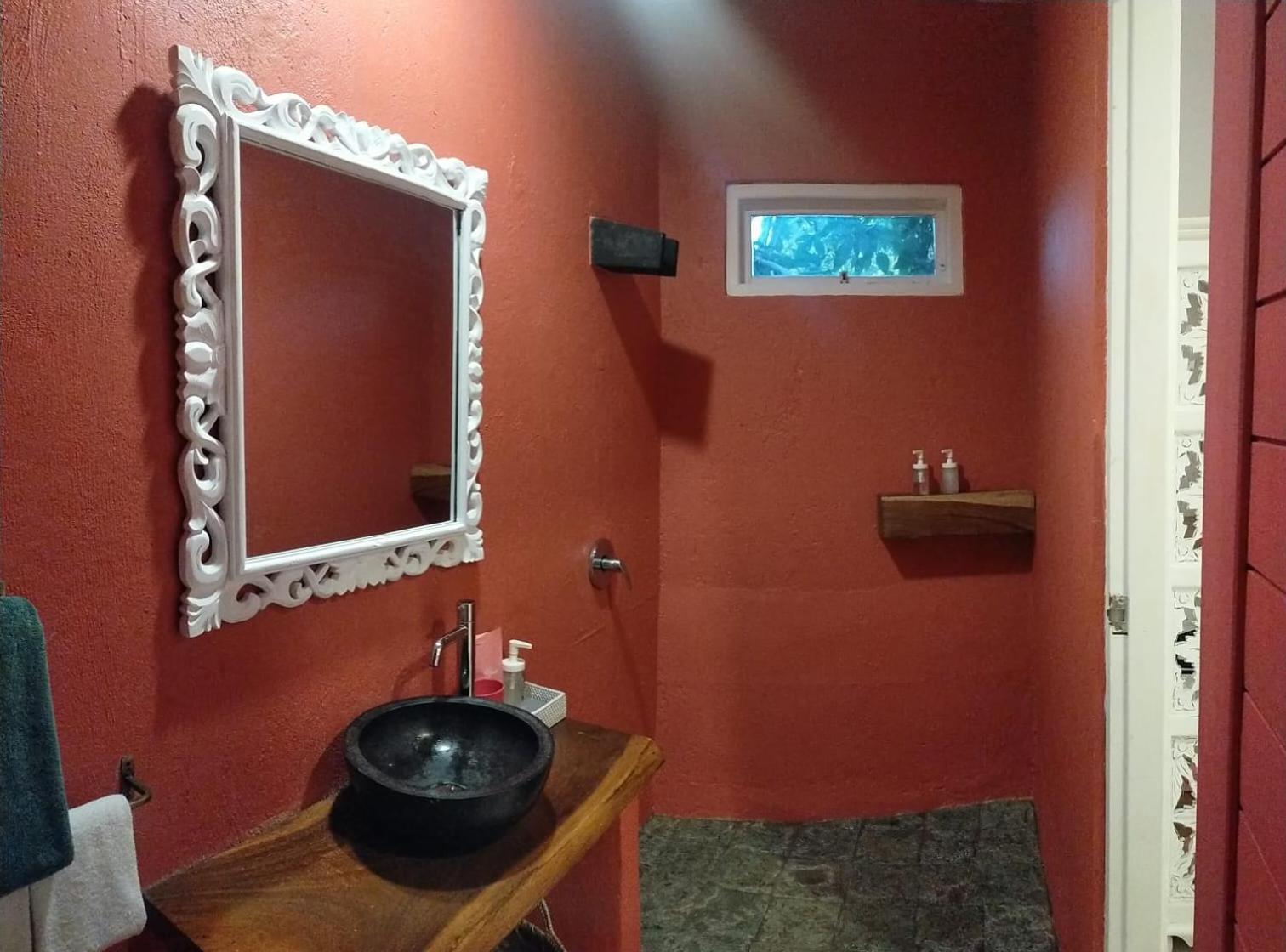 Budget Surfer Room - for Cool Adults Only photo 3