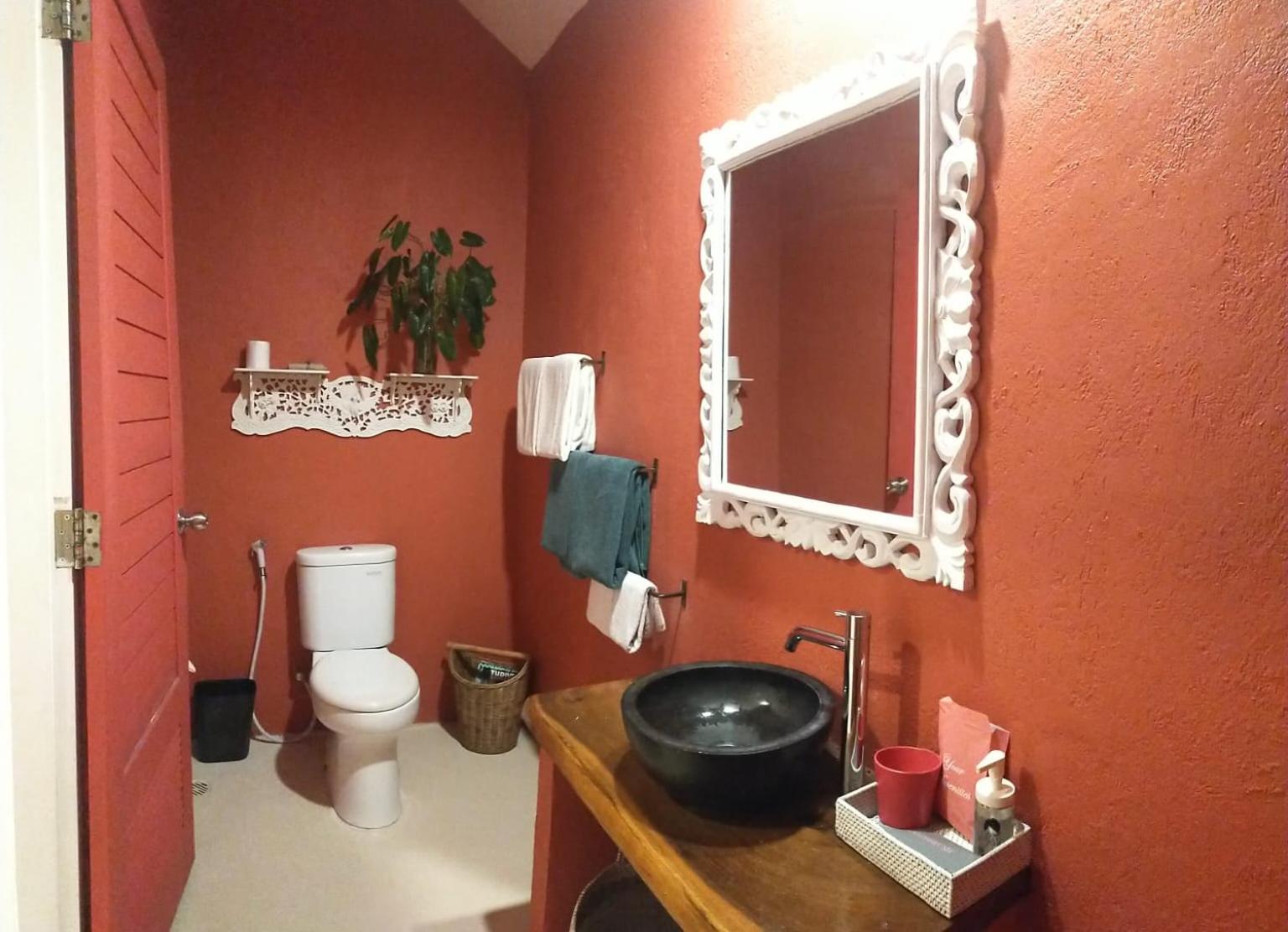 Budget Surfer Room - For Cool Adults Only photo 2