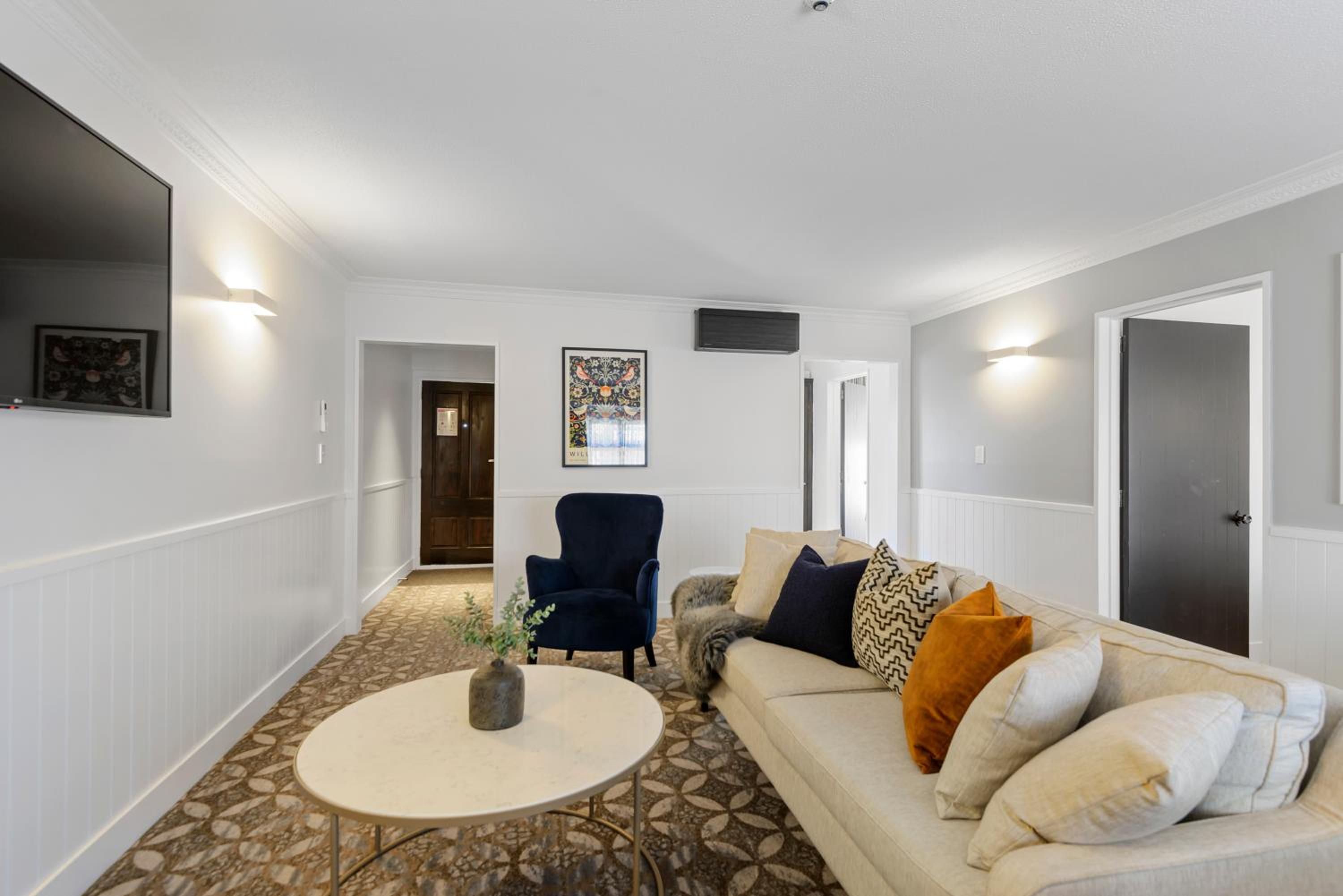 Executive Two Bedroom Suite - Photo 5