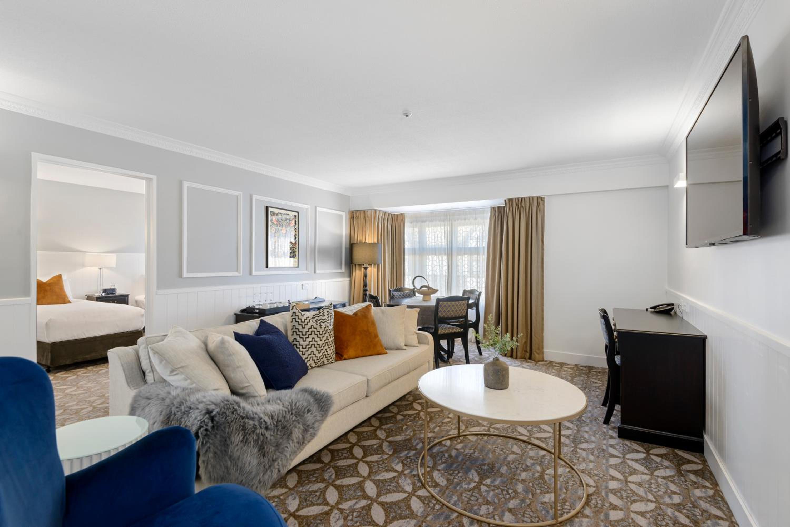  Executive One Bedroom Suite - Photo 3