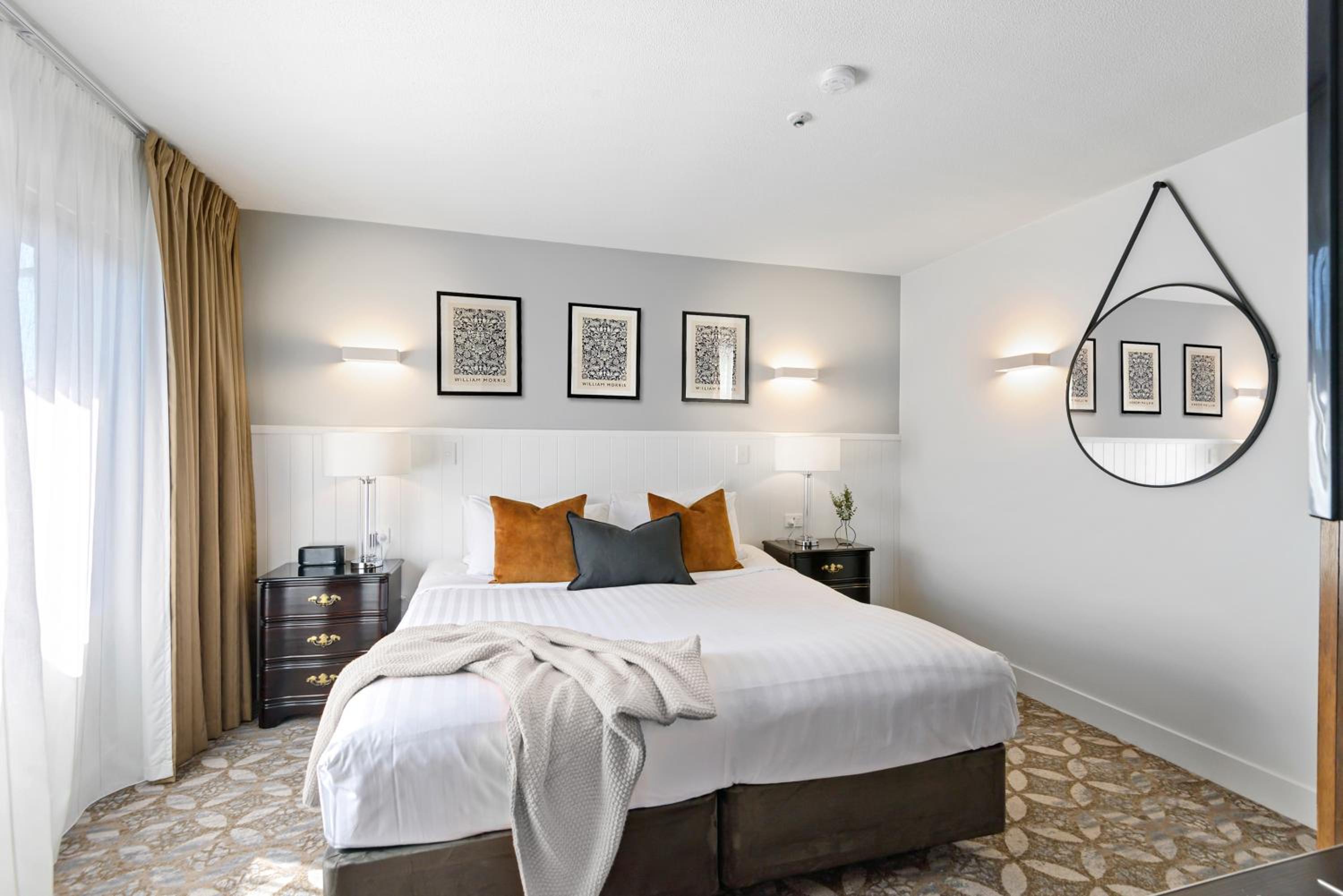Executive Two Bedroom Suite - Photo 6