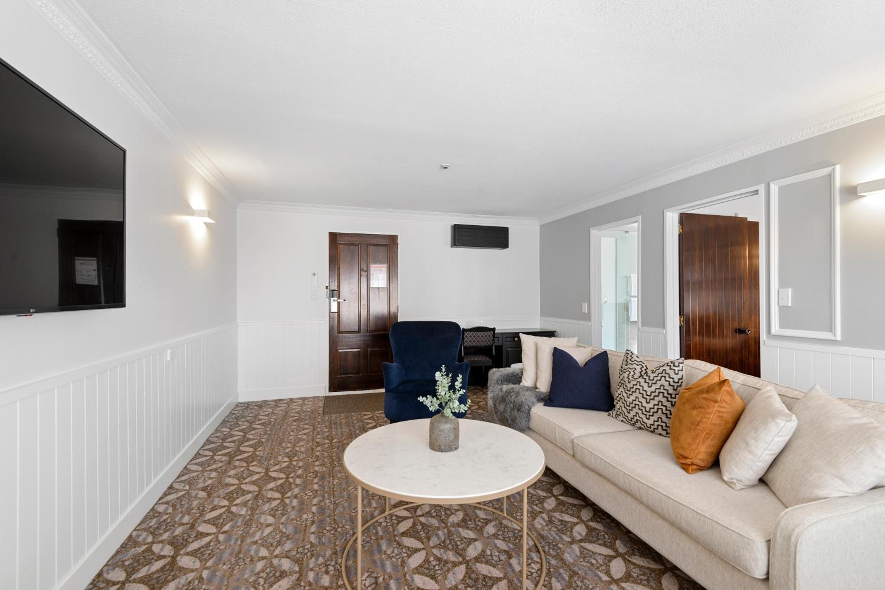  Executive One Bedroom Suite - Photo 2