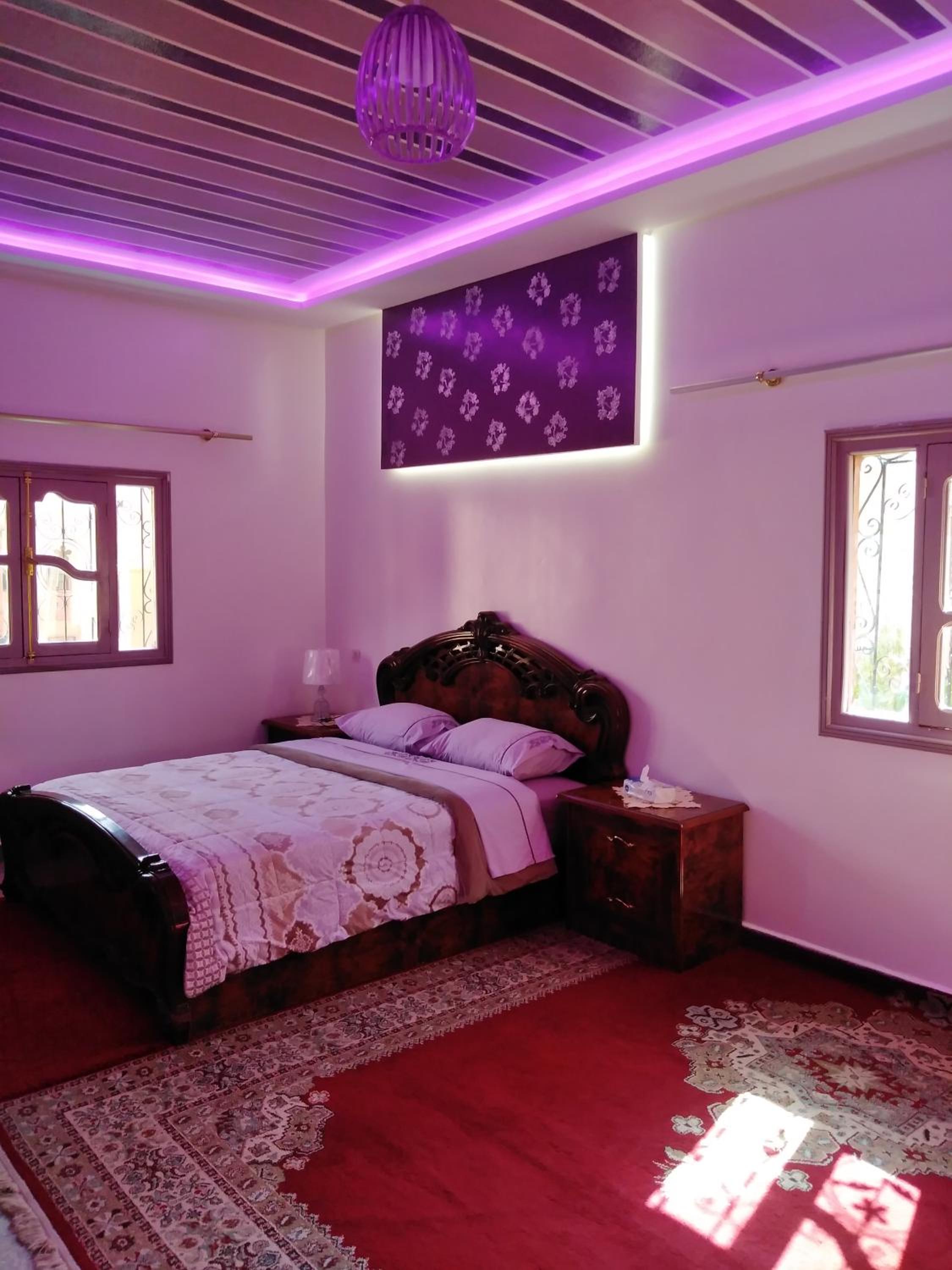 Villa - Photo 1