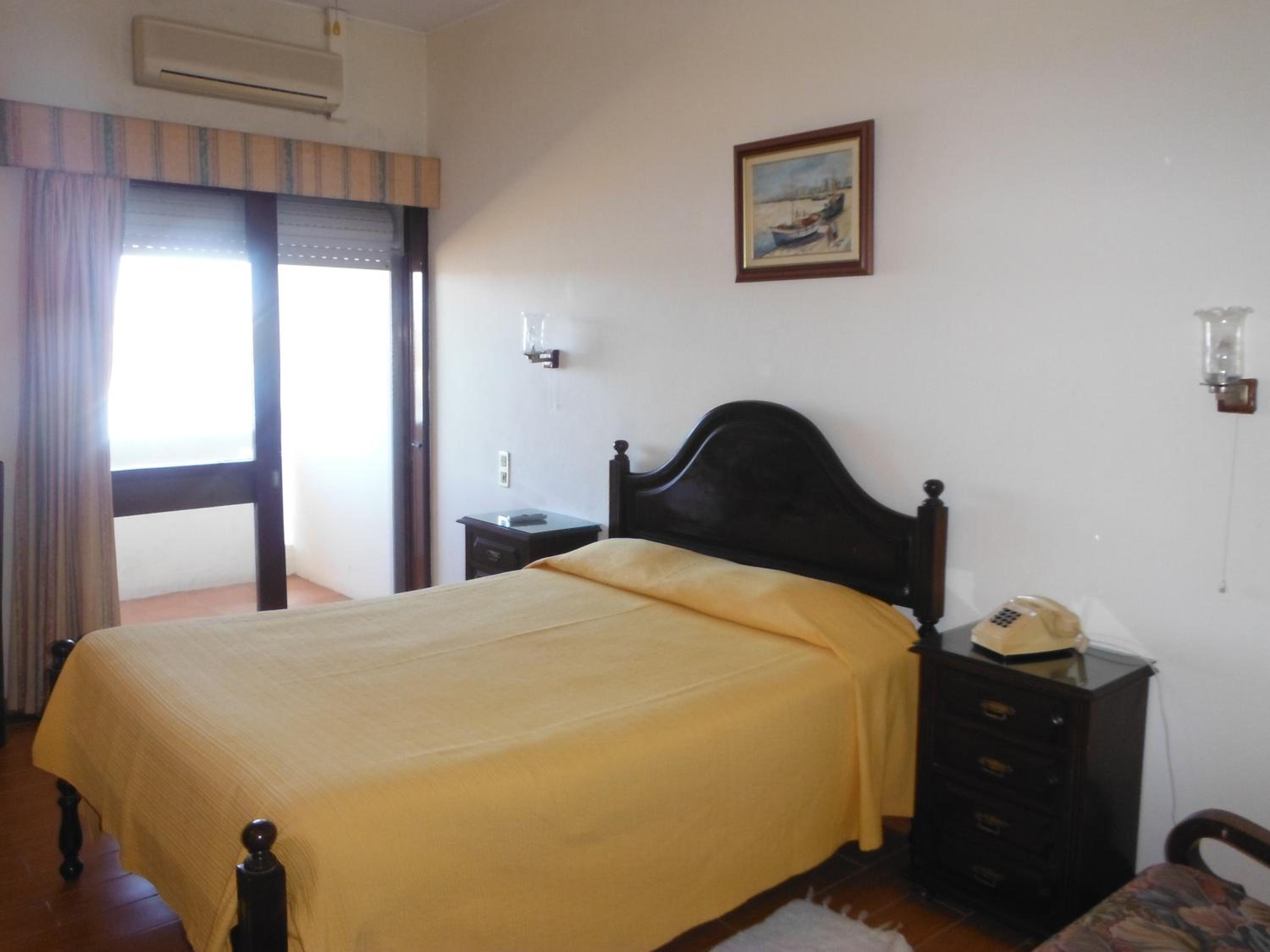 Double Room with Balcony and Side View - Photo 7
