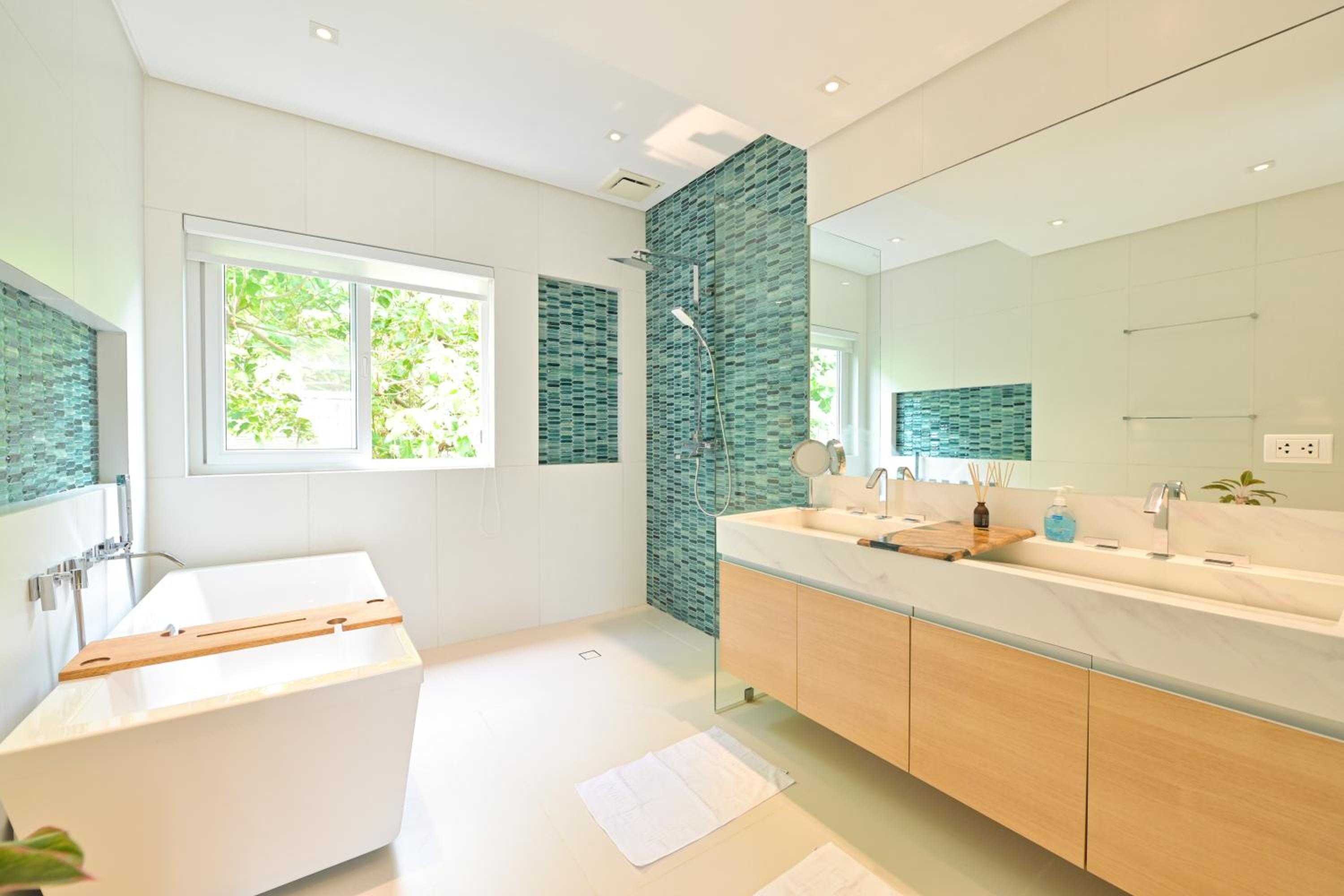 Three Bedroom Penthouse Panoramic Paradise - Photo 2