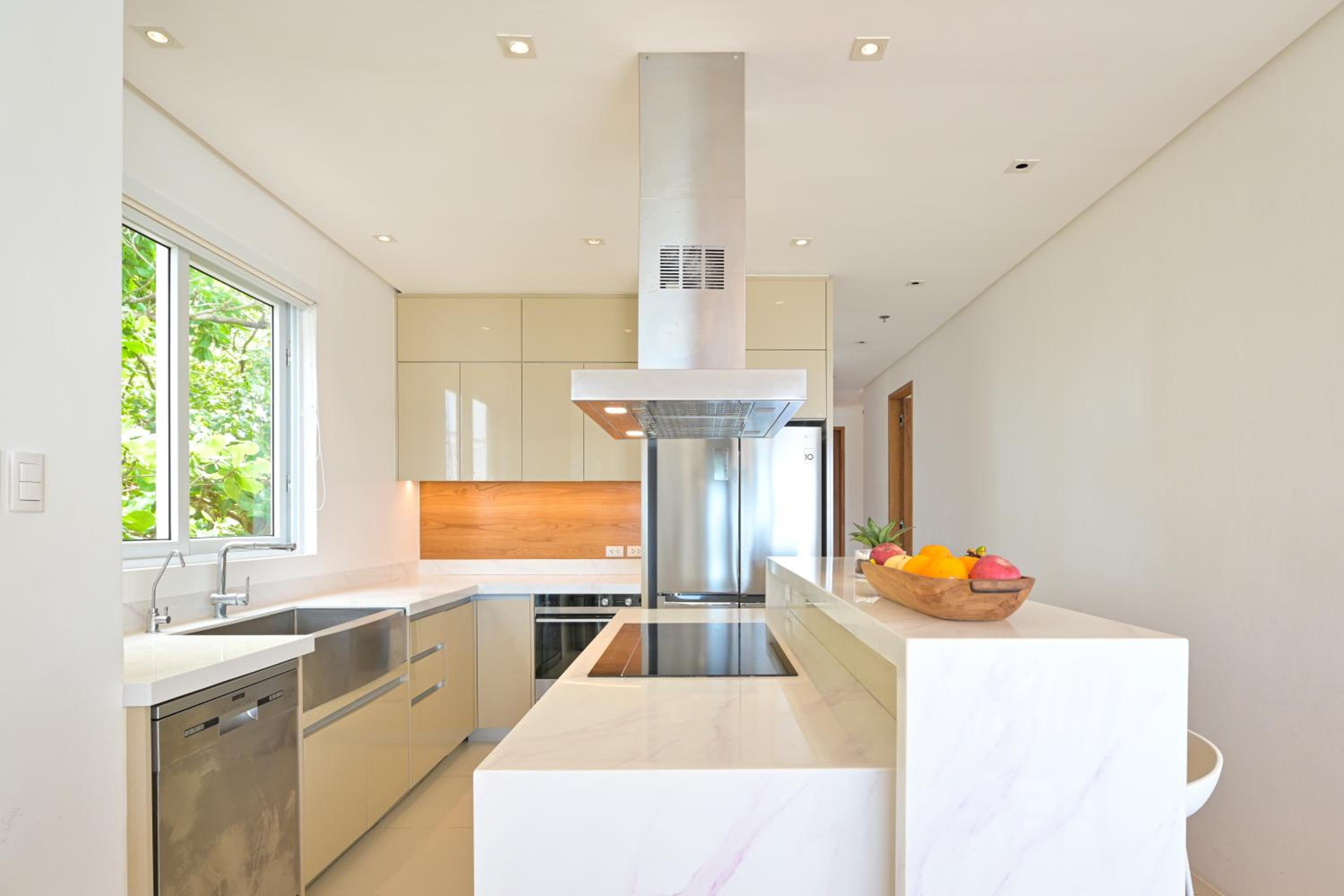 Three Bedroom Penthouse Panoramic Paradise - Photo 8