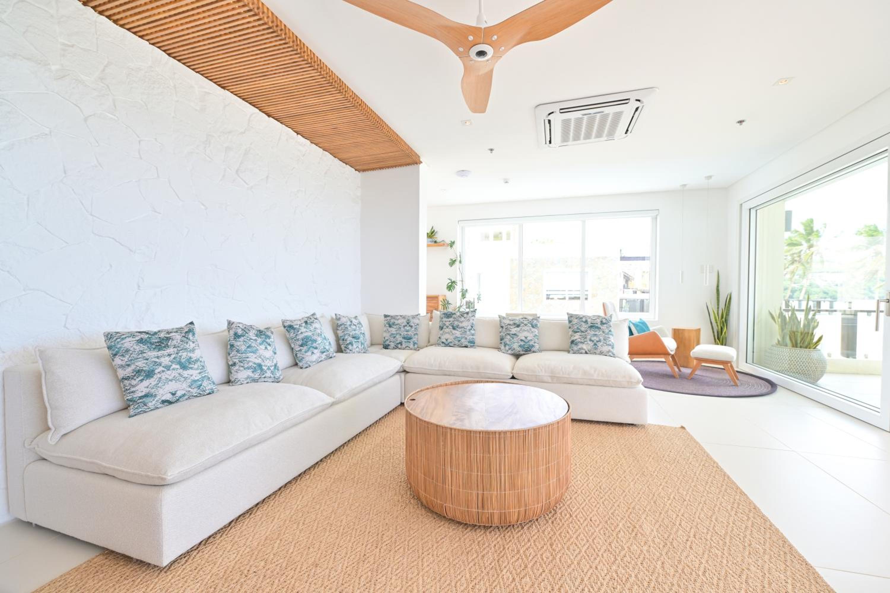 Three Bedroom Penthouse Panoramic Paradise - Photo 7