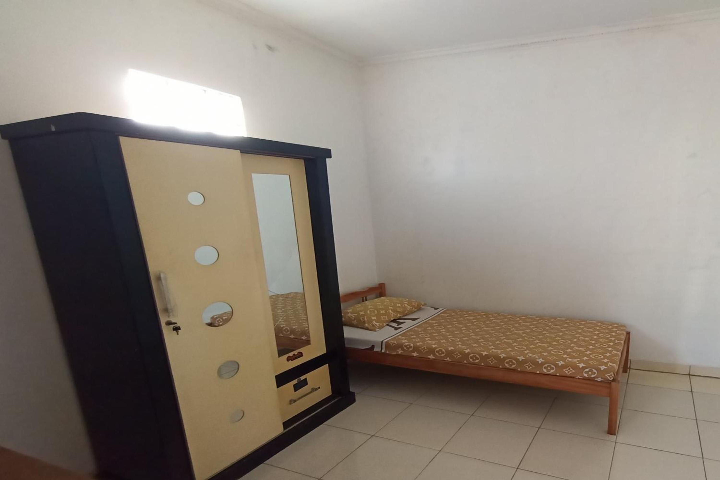 Small Single Room photo 3