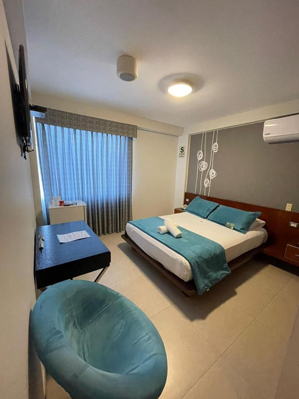 Standard Queen Room