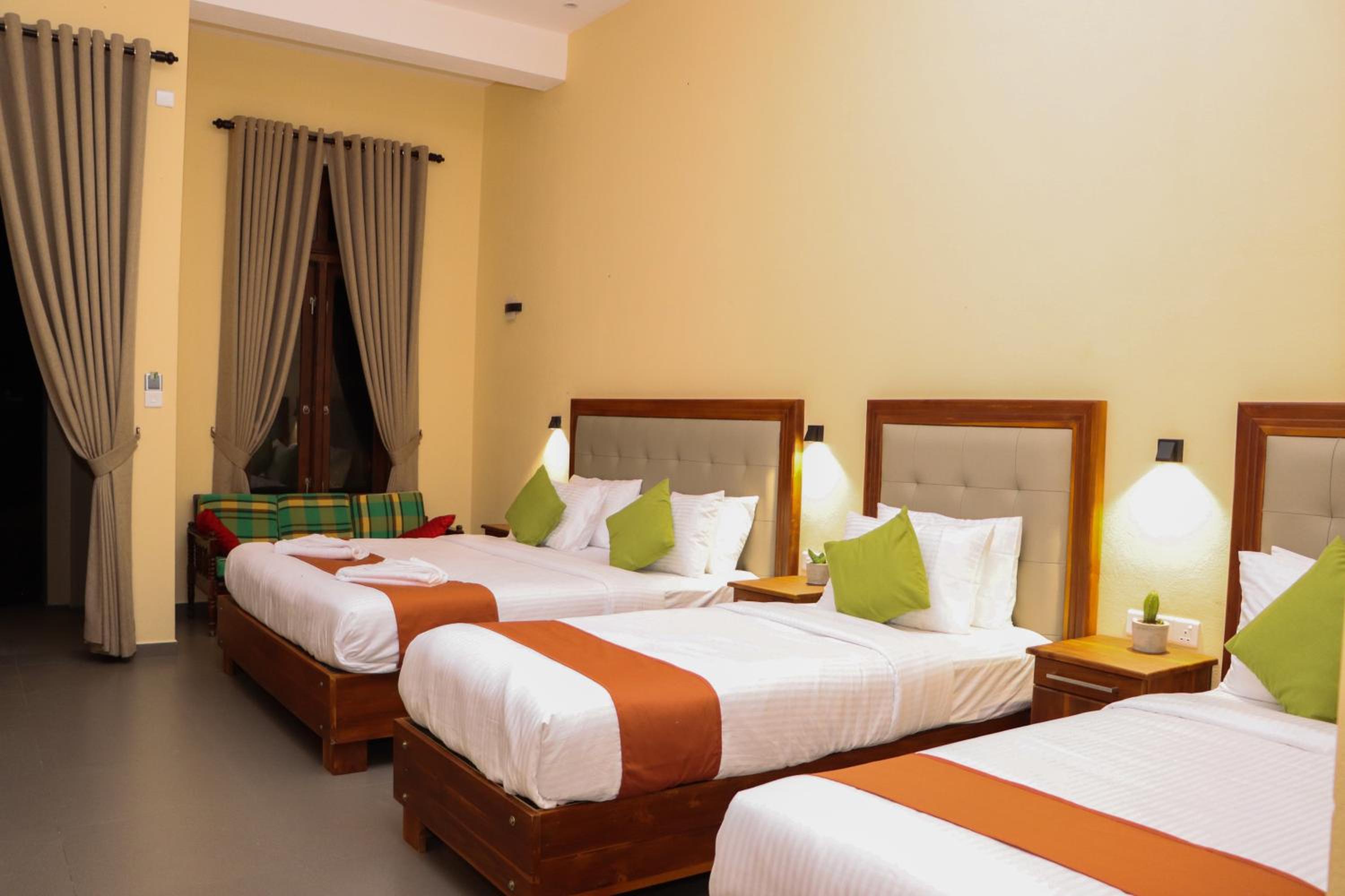 Deluxe Family Suite - Photo 4