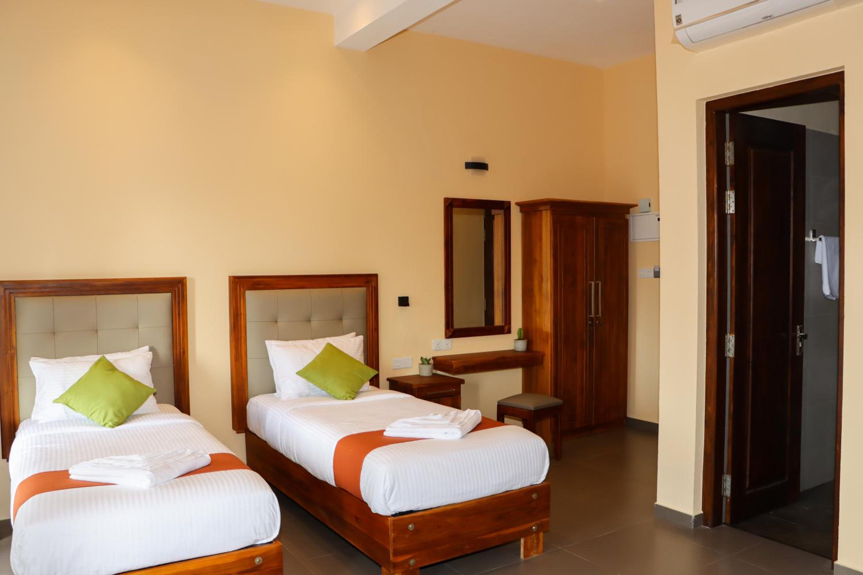 Deluxe Twin Room - Photo 2