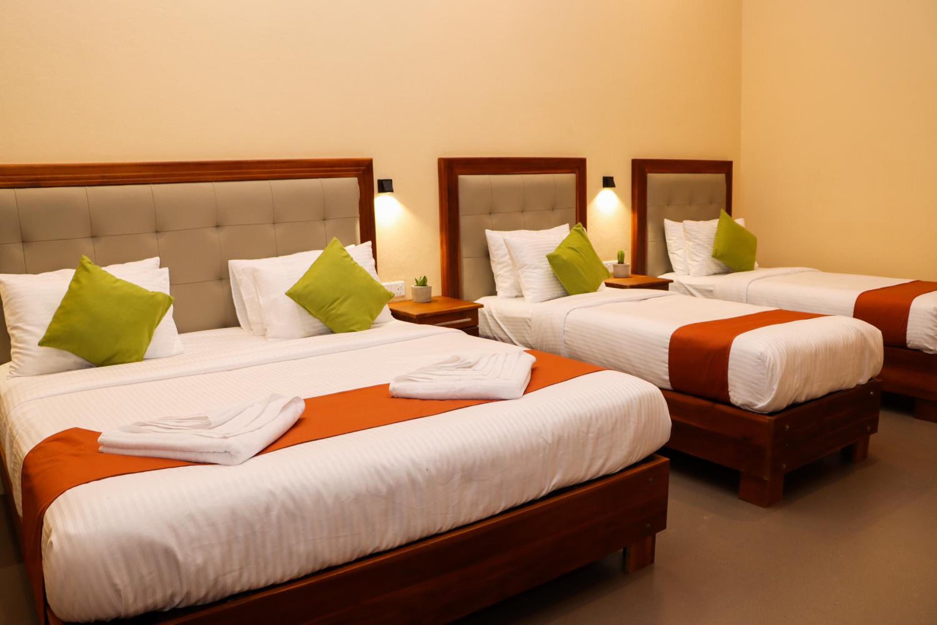 Deluxe Family Suite - Photo 23