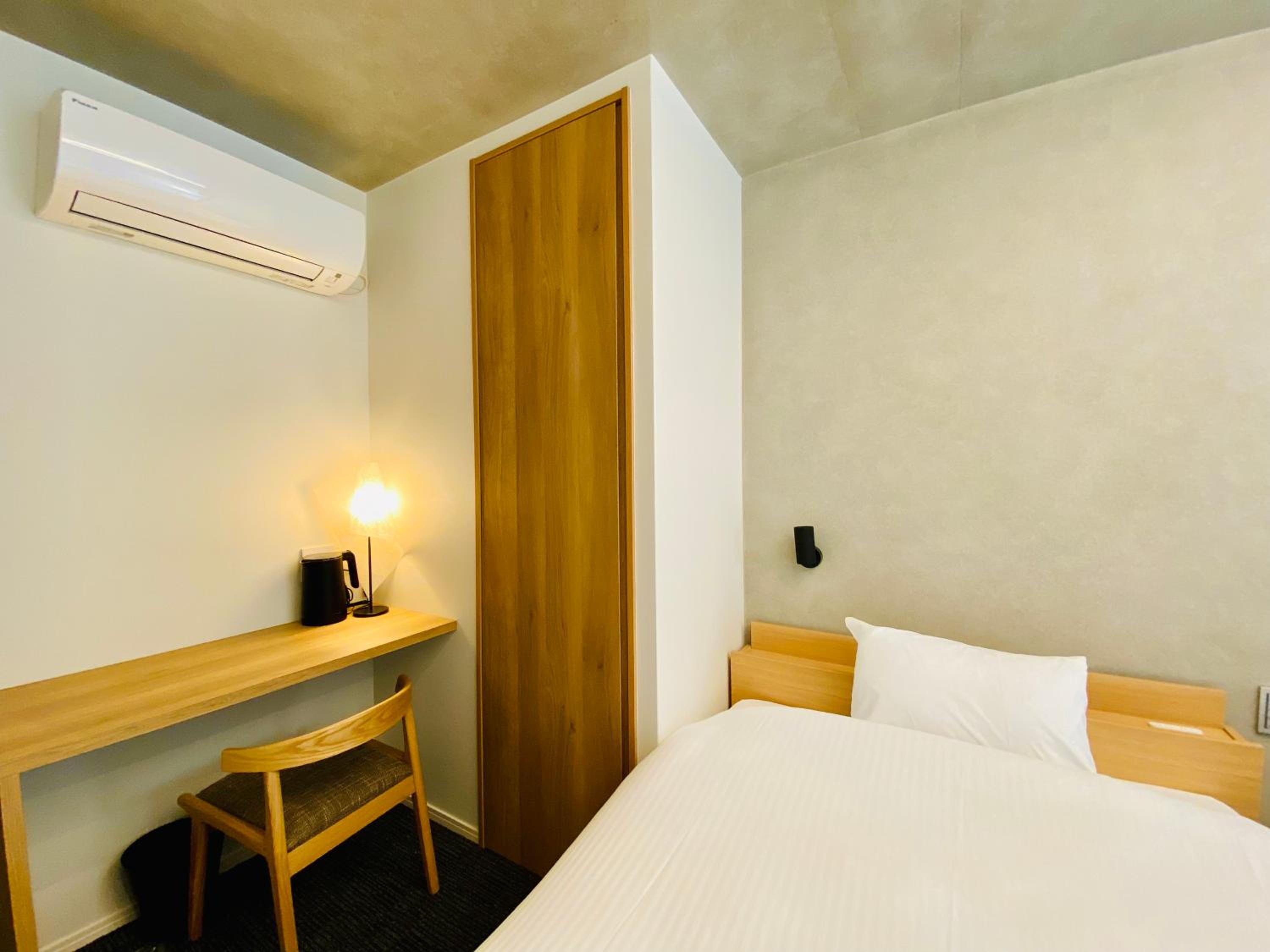 Standard Twin Room - Photo 5
