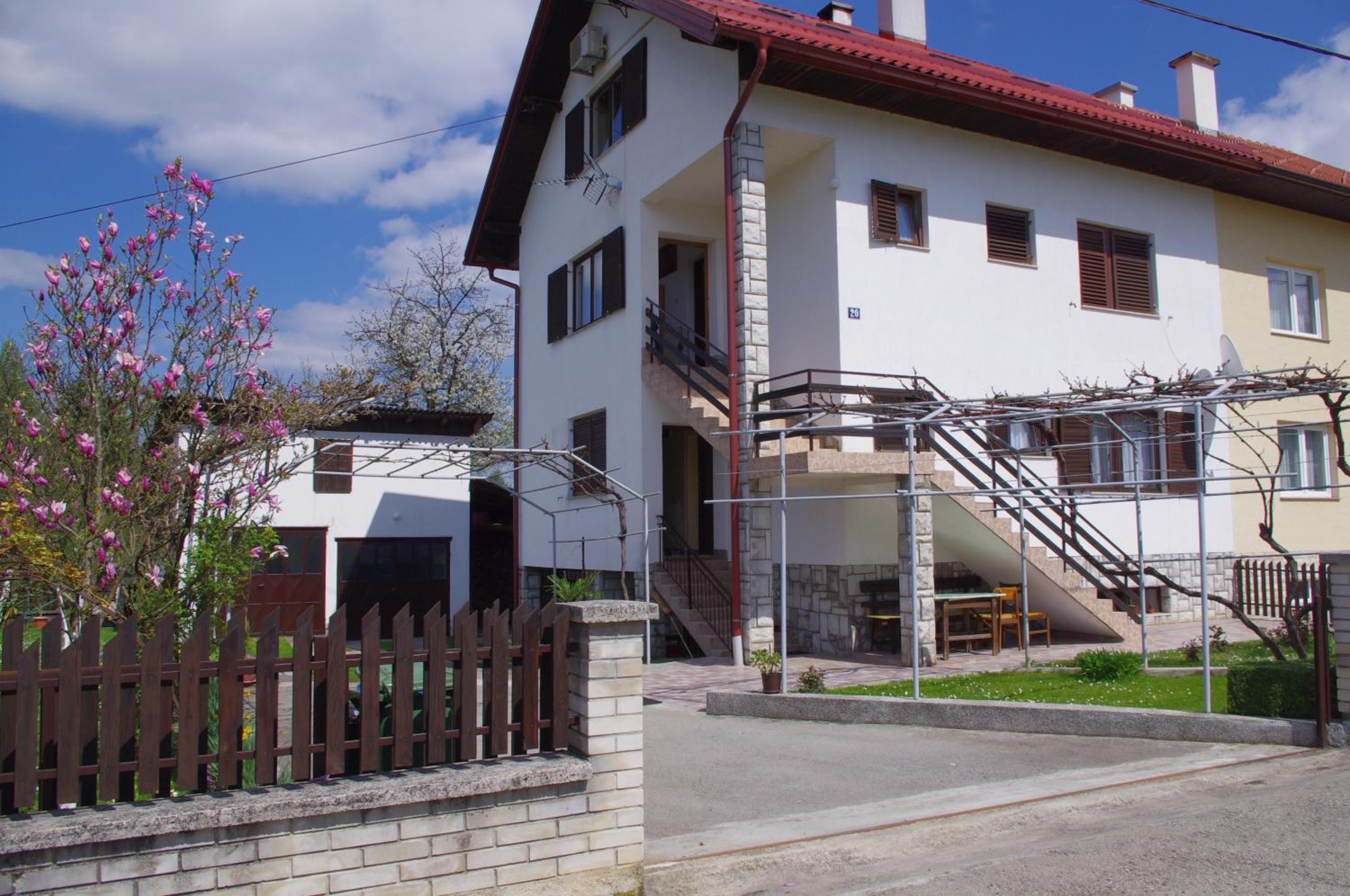 Apartment with Balcony - Photo 31