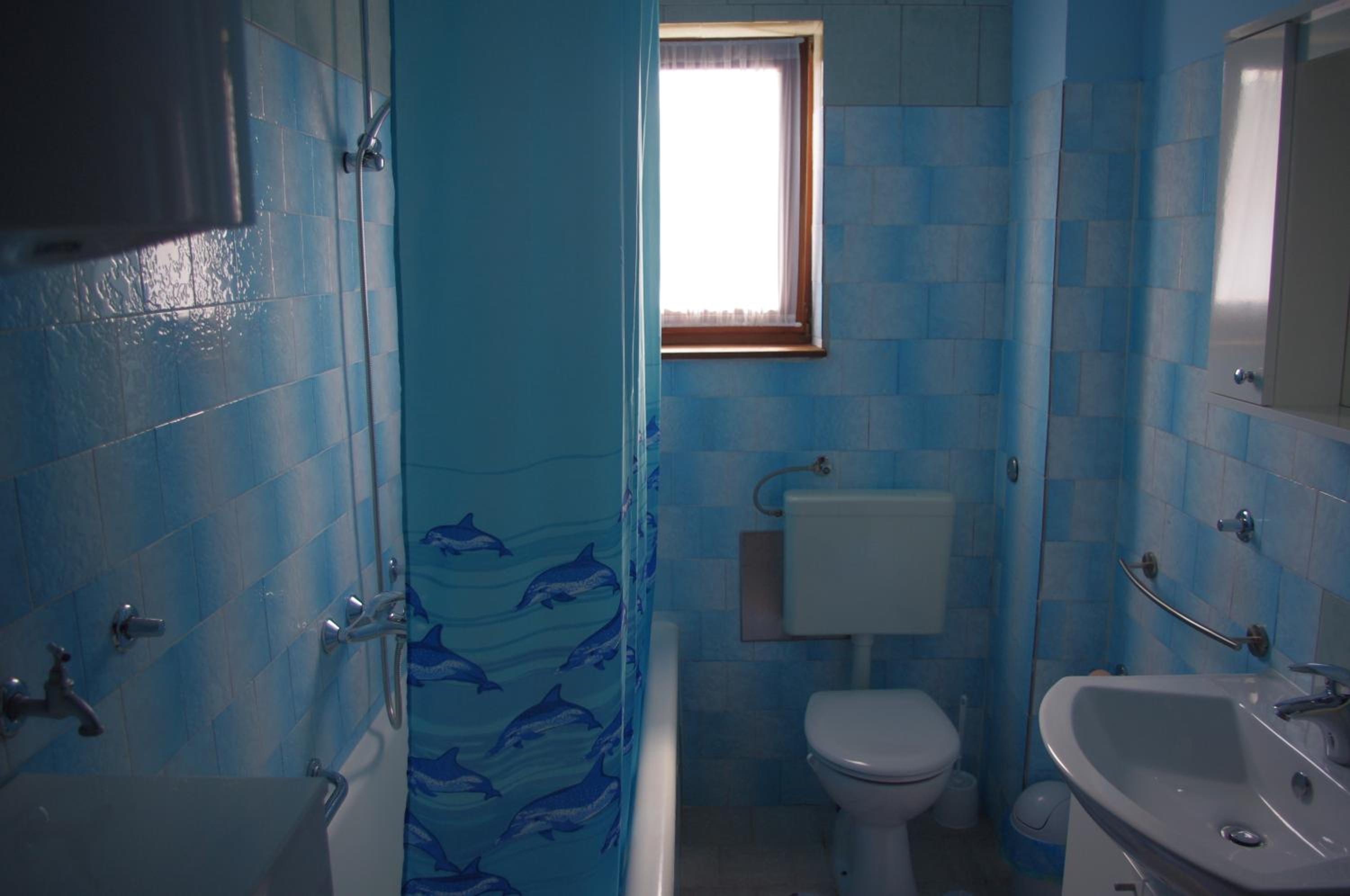 Apartment with Balcony - Photo 10