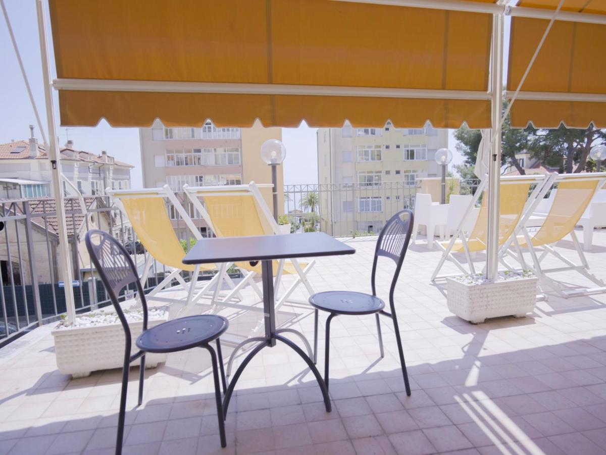 Triple Room with Terrace photo 3