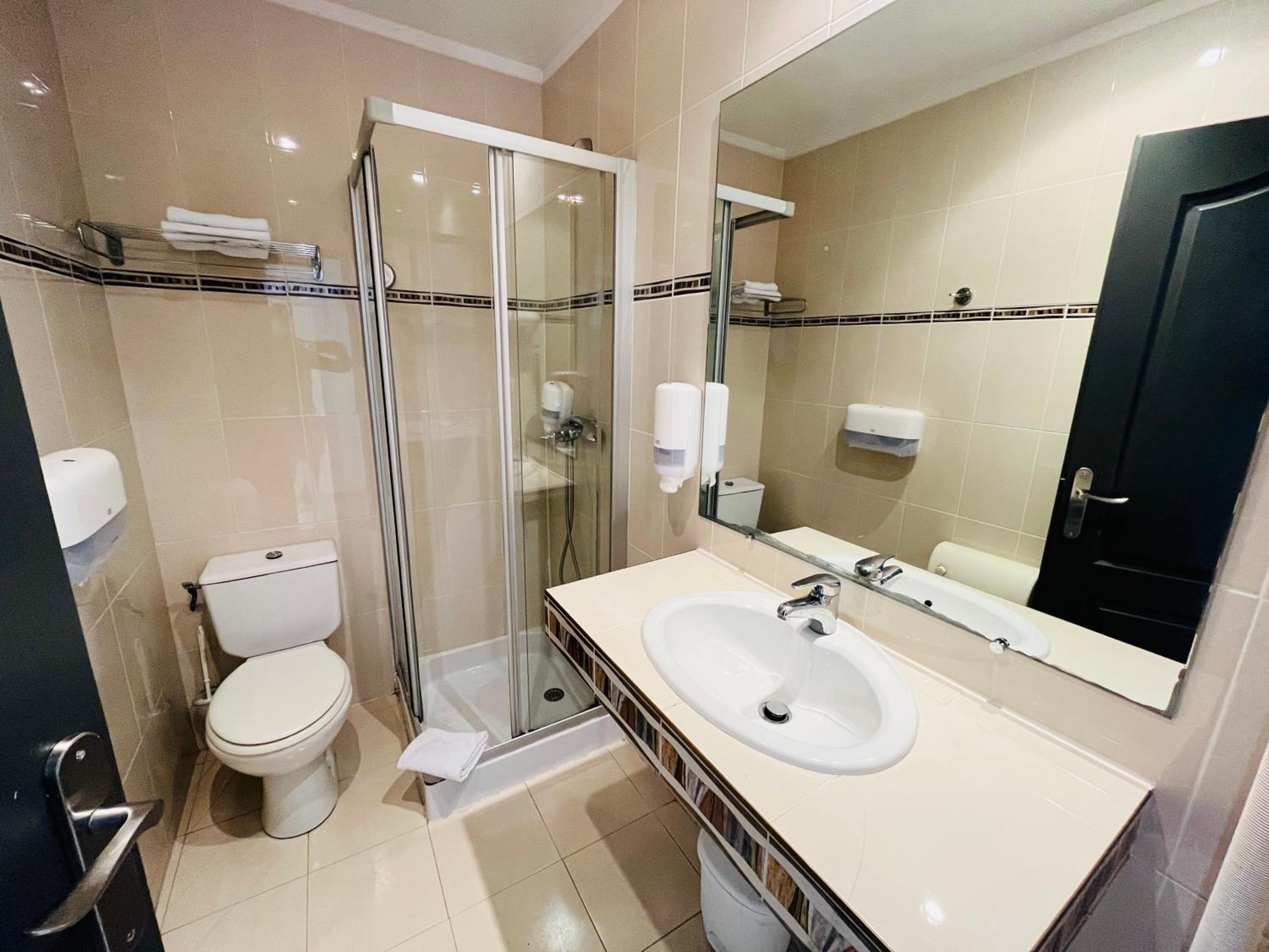 Double Room with Street View - Photo 4
