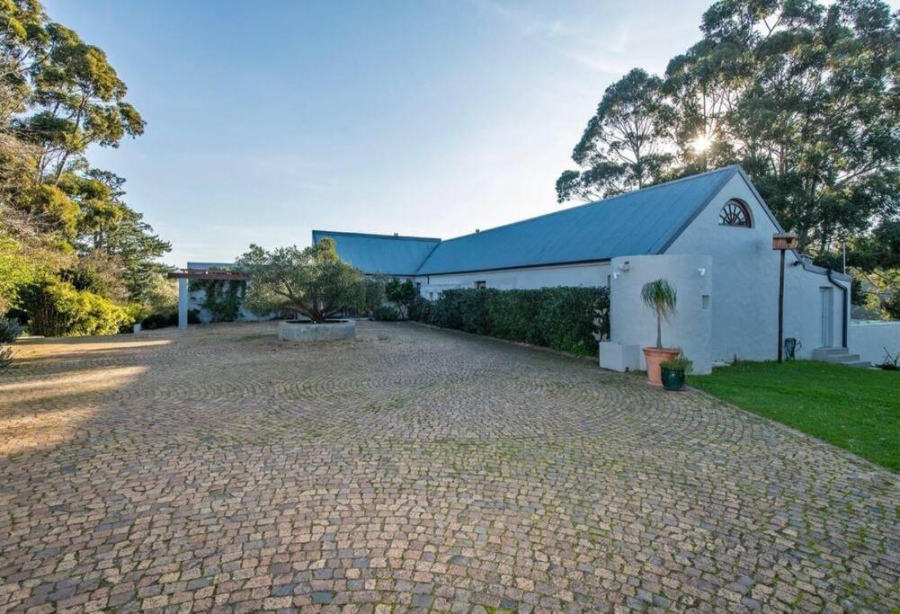 Three-Bedroom House photo 2