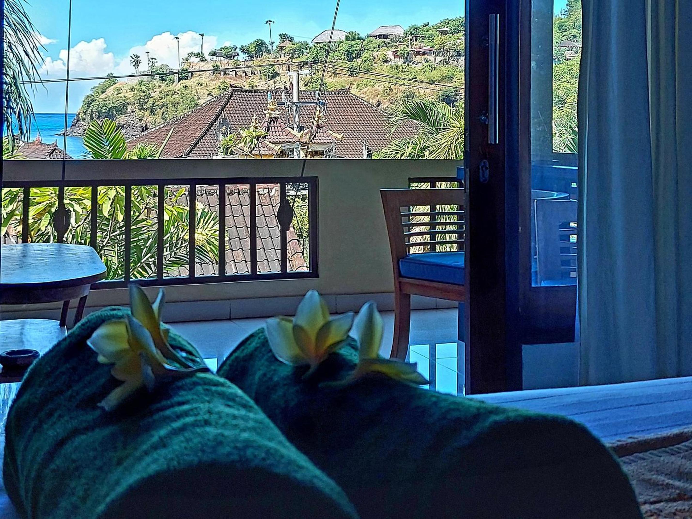 Deluxe Room with Sea View - Photo 2