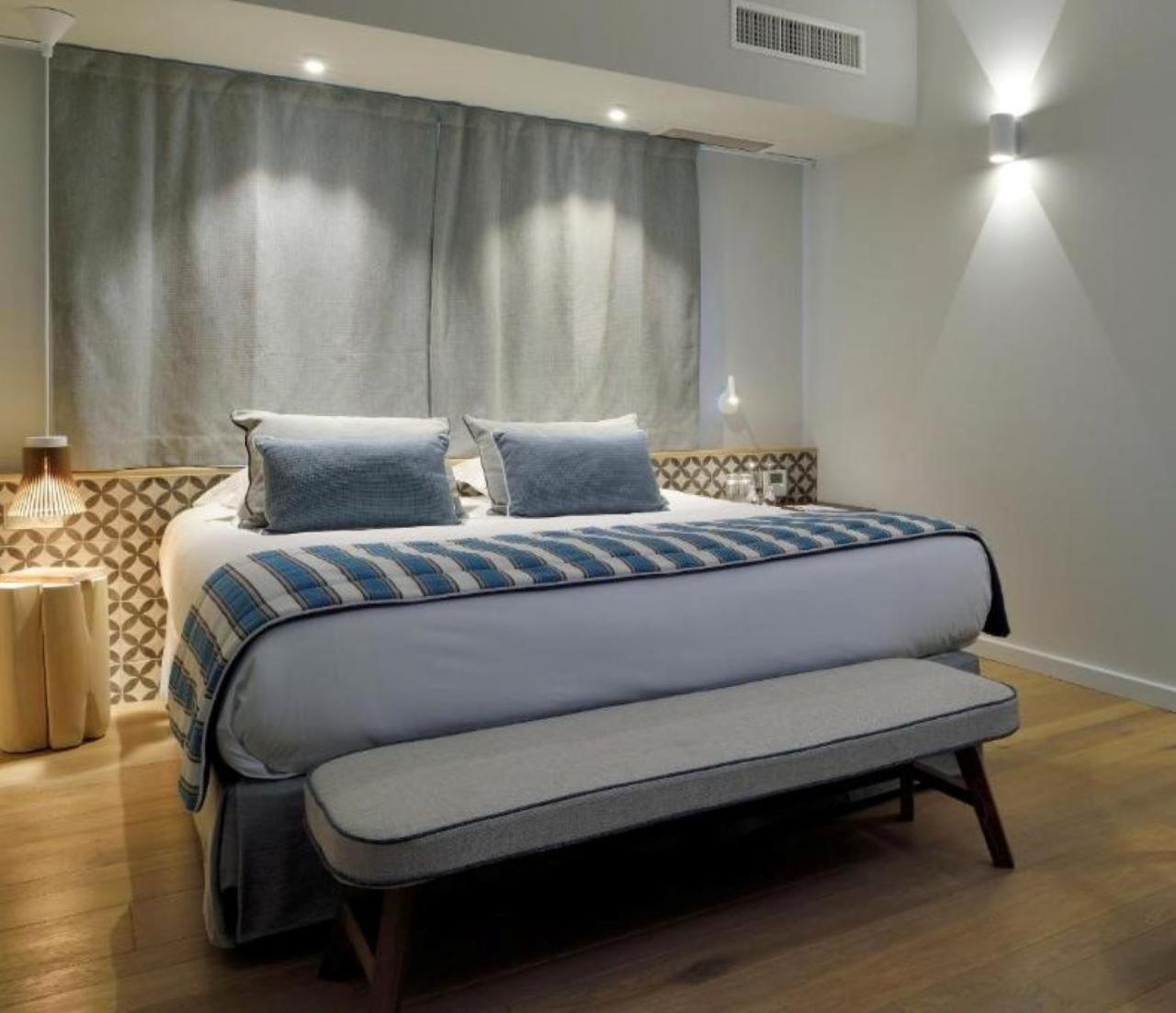 Split-level Suite with Panoramic View