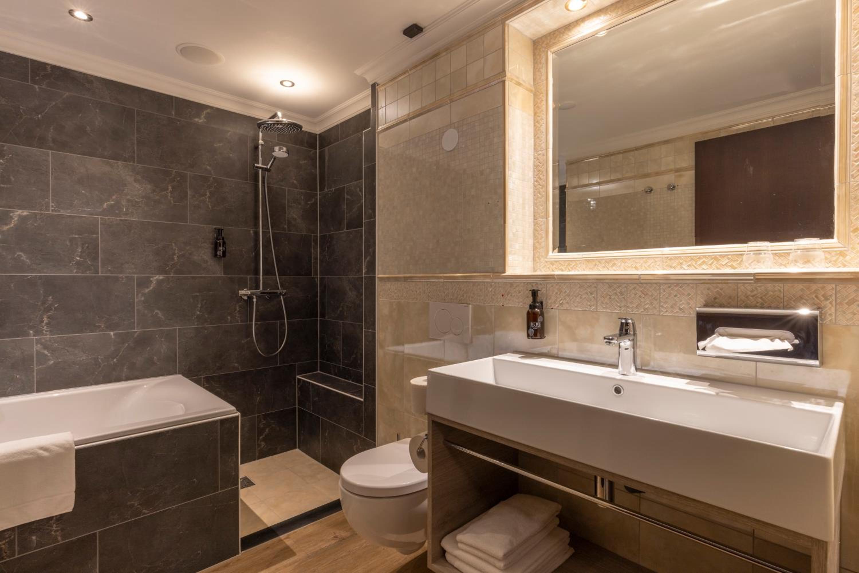 Royal Suite - Photo 3