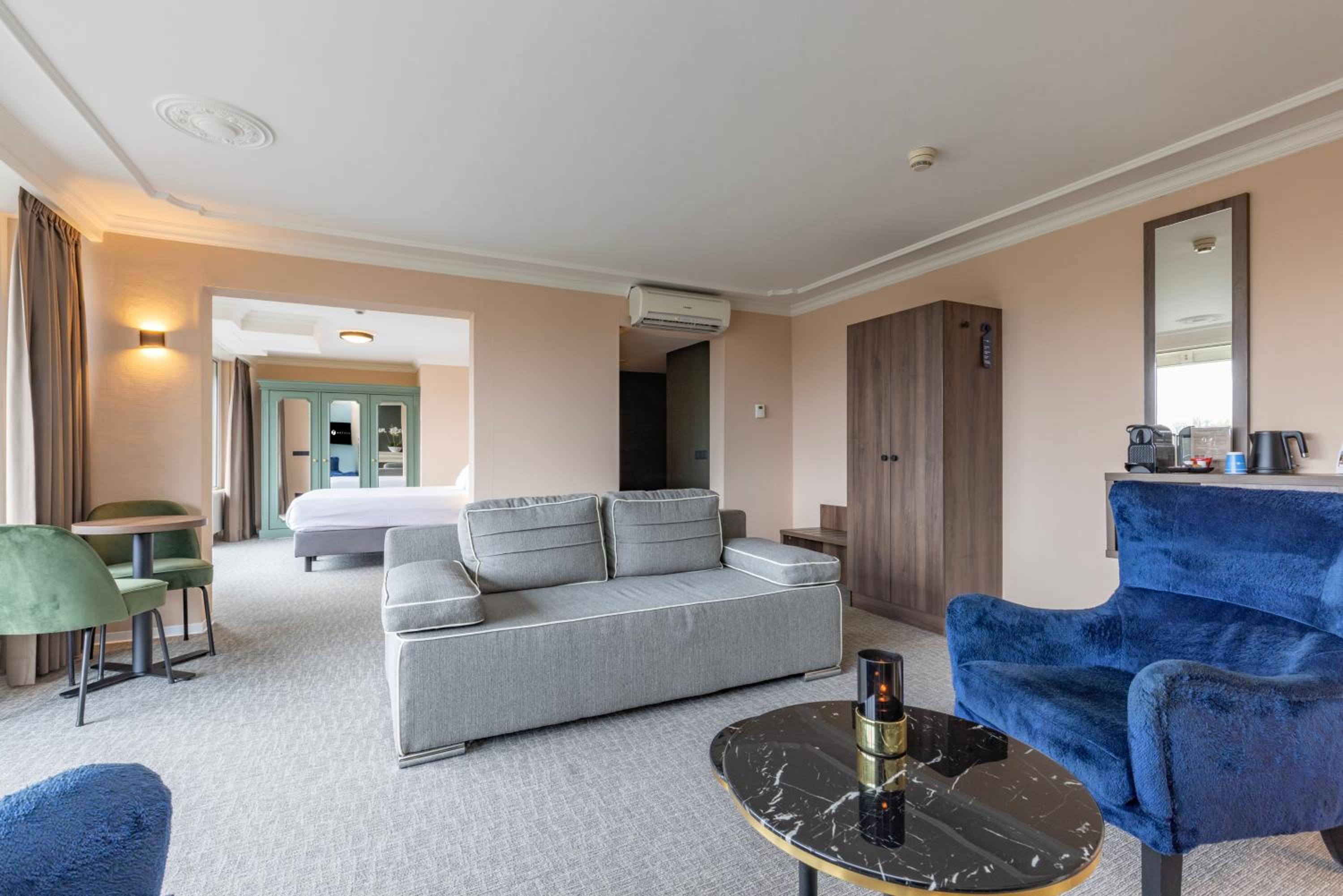 Royal Suite - Photo 2