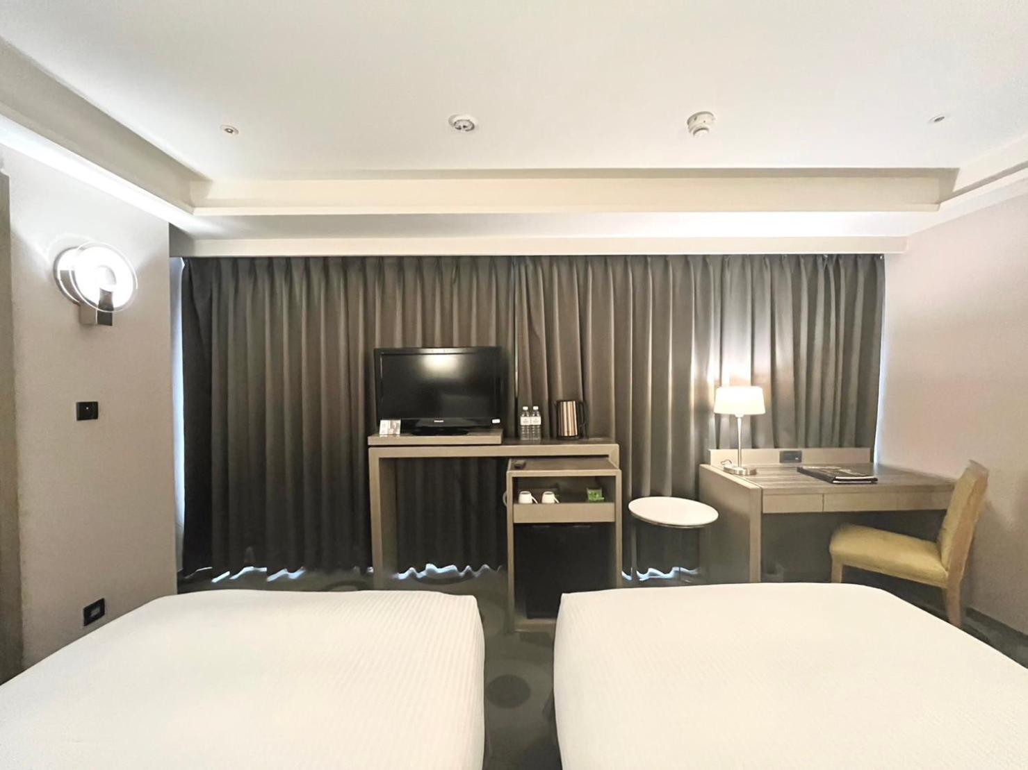 Corner Double Room