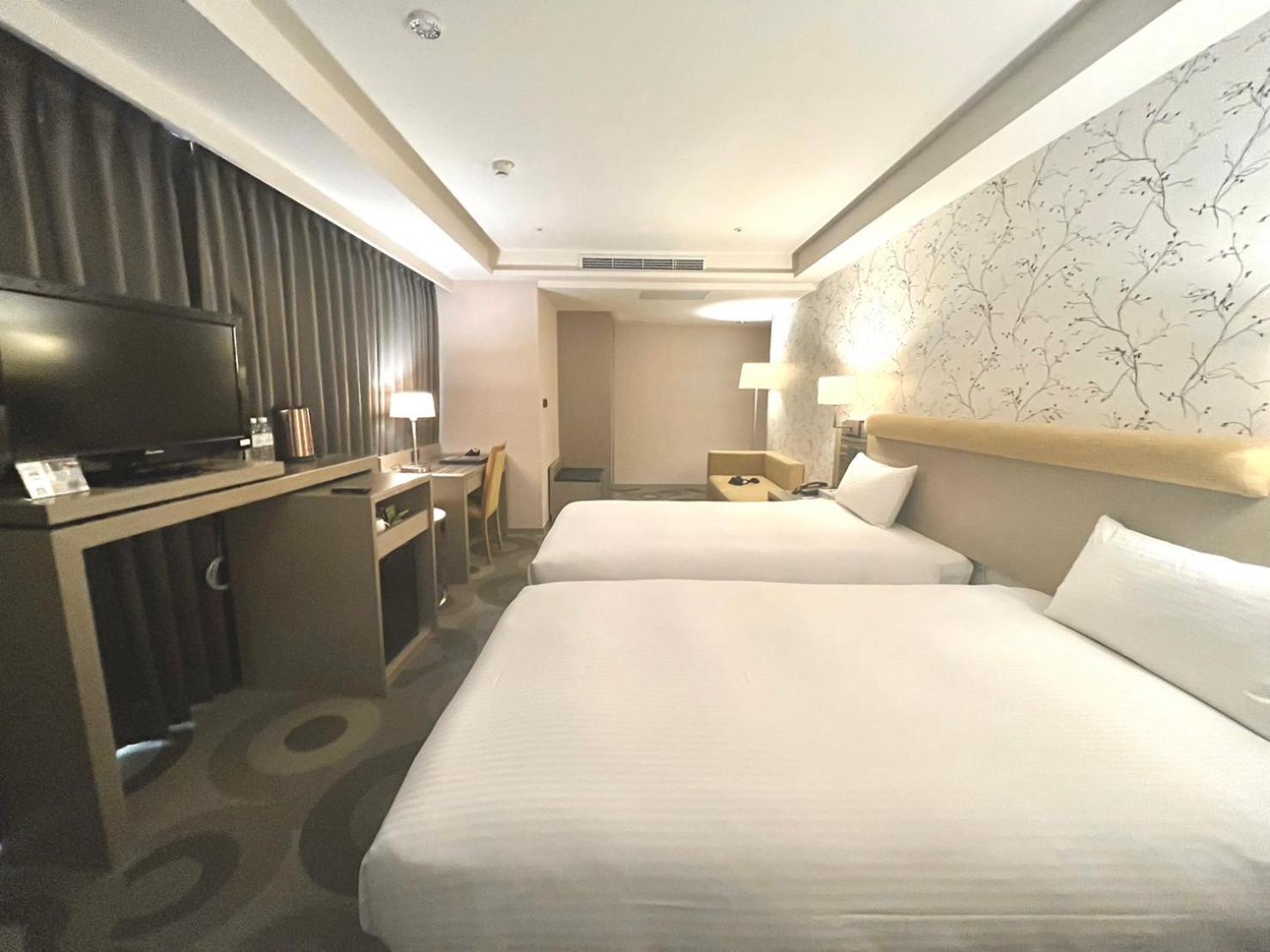 Corner Double Room thumbnail 6