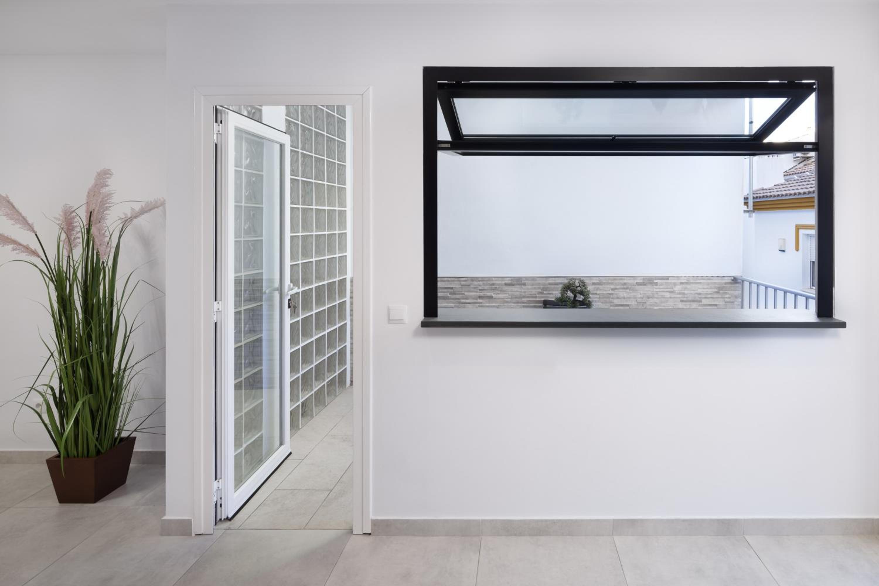 Three-Bedroom Premium Apartment with Balcony photo 2