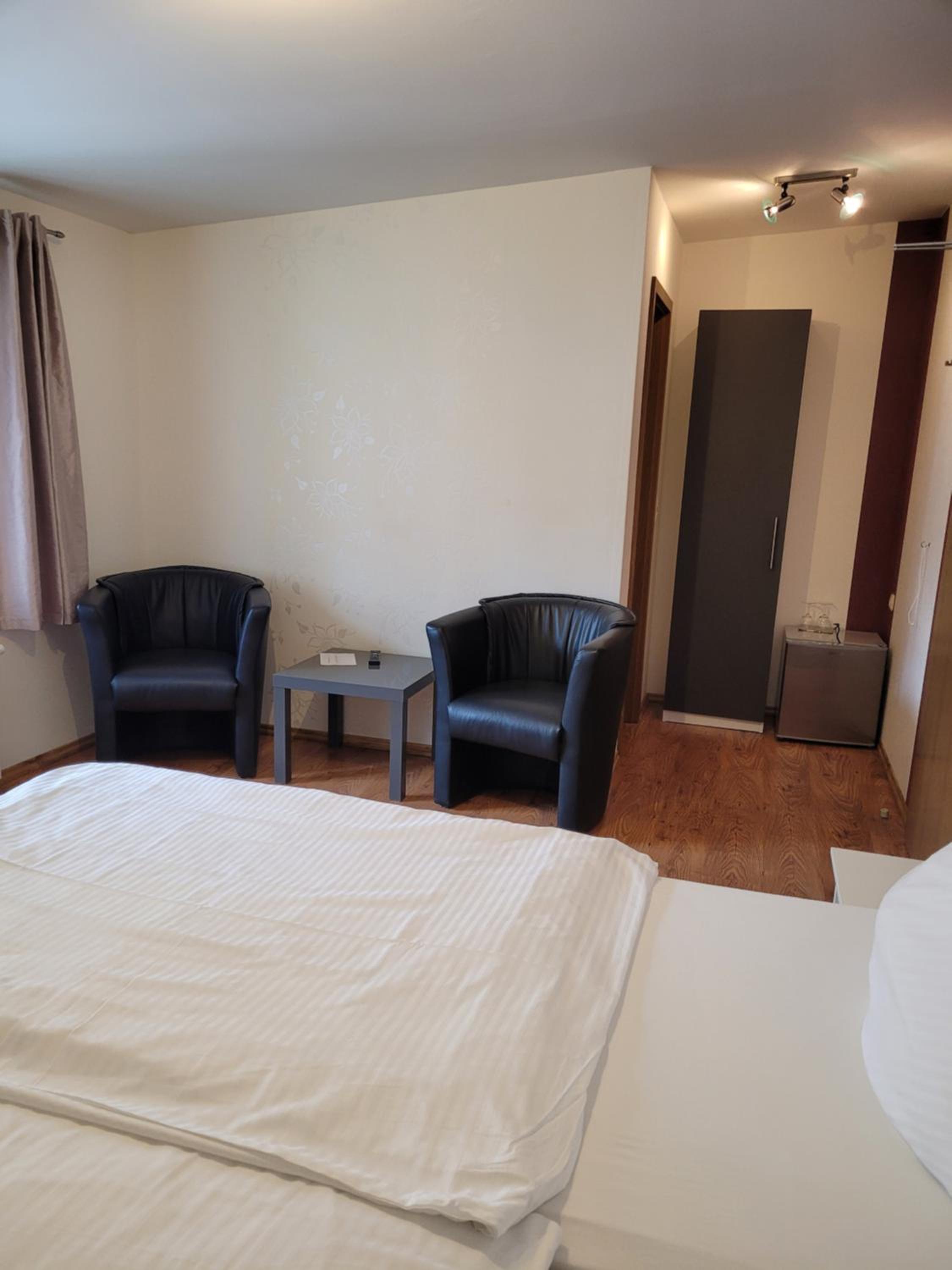 Double or Twin Room - Photo 15
