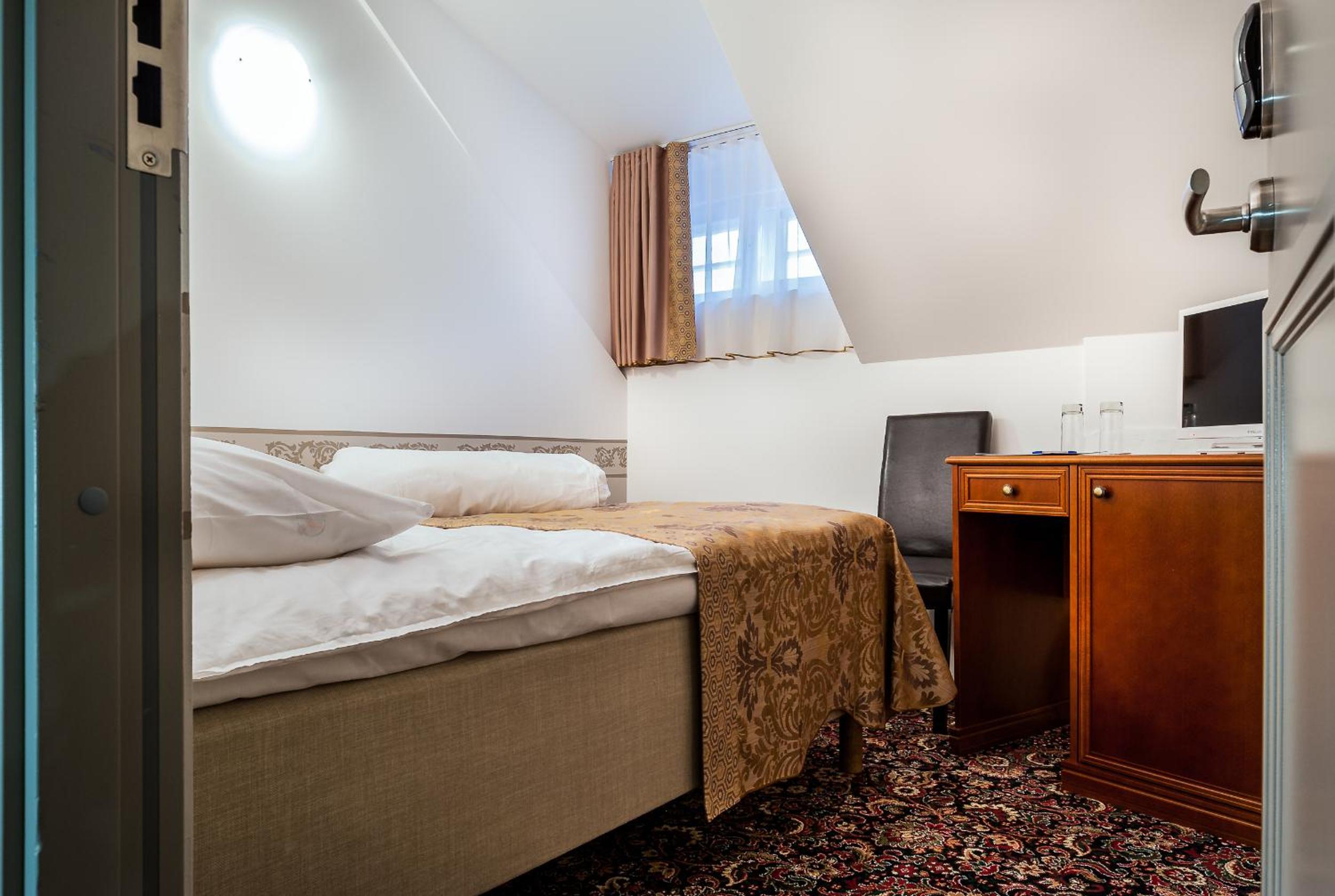 Small Single Room photo 3
