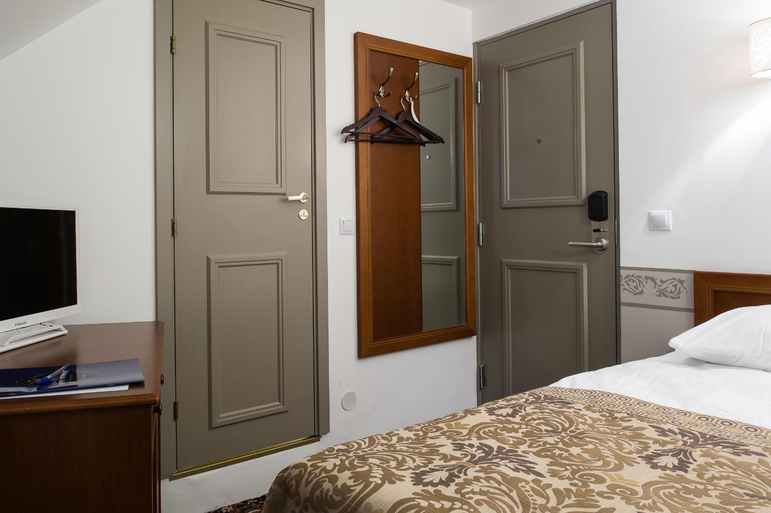 Small Double/Twin Room photo 2