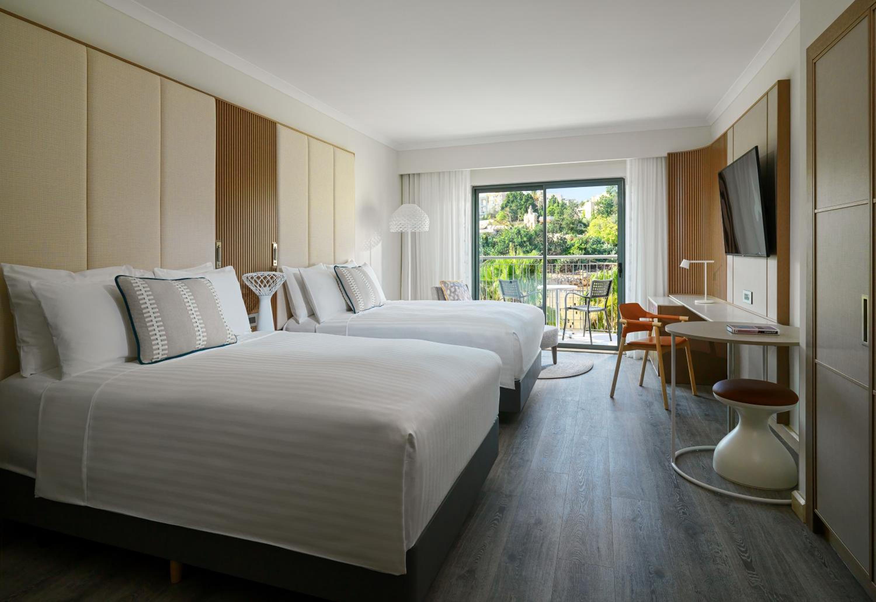 Deluxe Pool View Room, 2 Queen Beds with Balcony