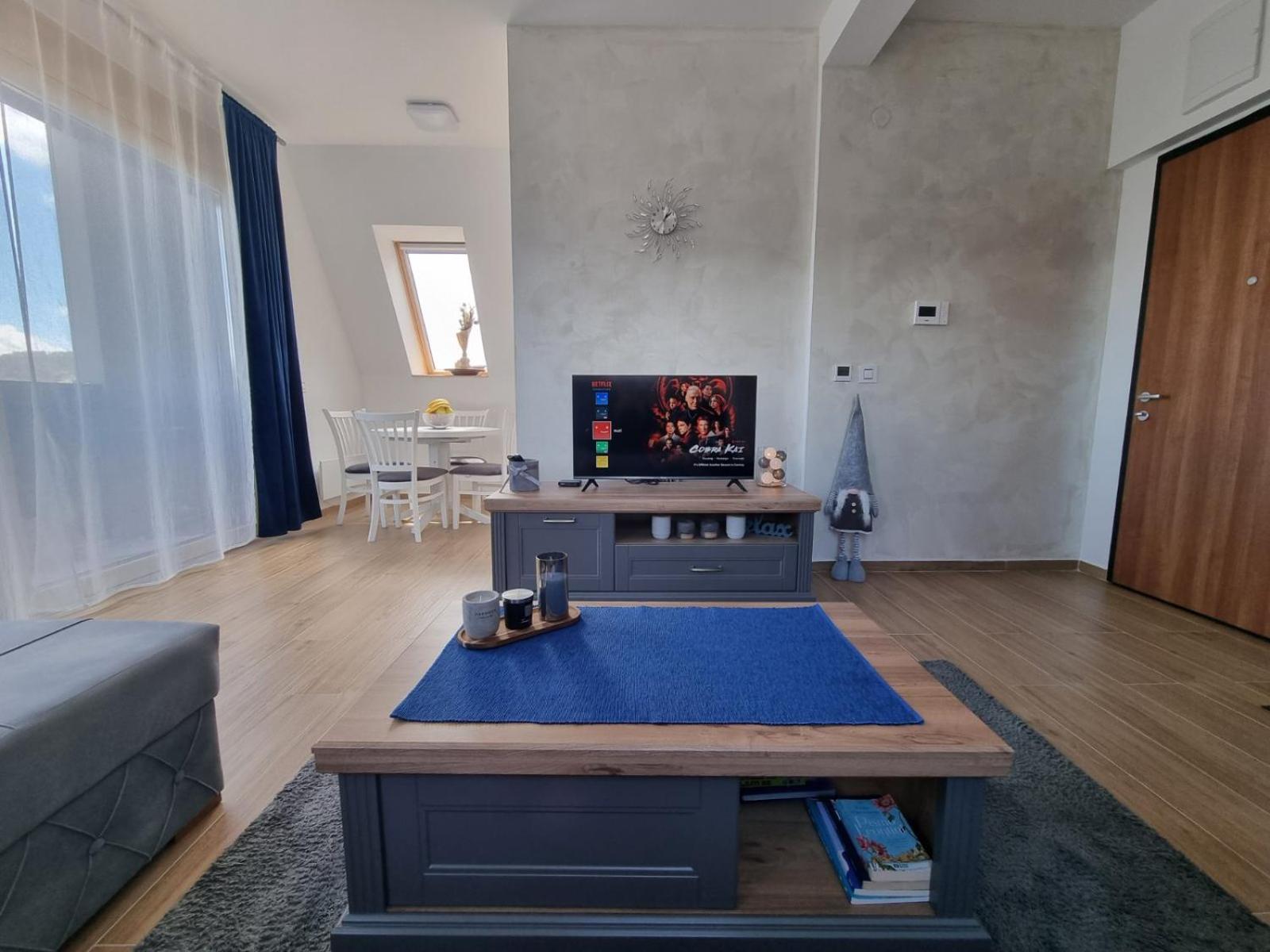 One-Bedroom Apartment photo 1