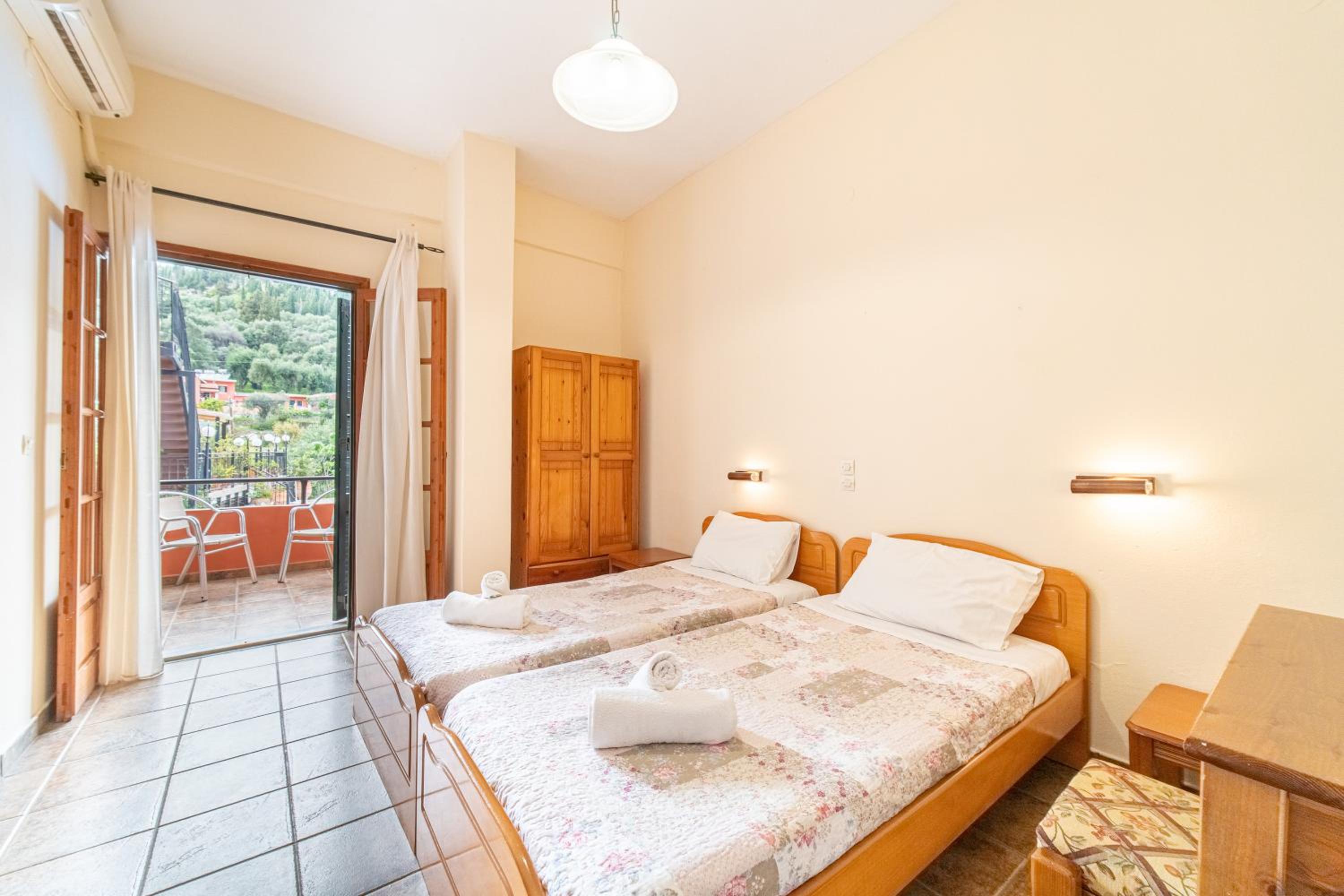 Two-Bedroom Deluxe Apartment with Balcony