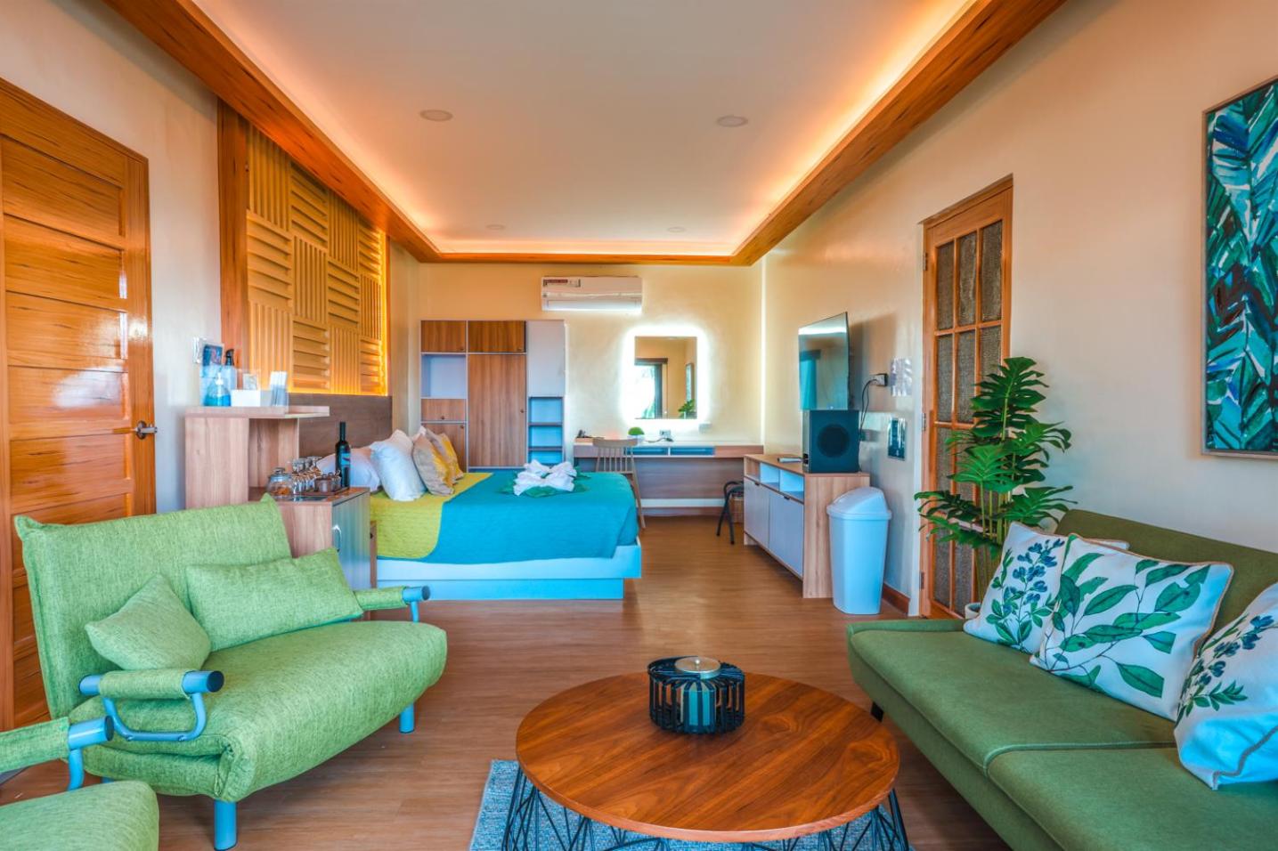 Family Room with Mountain View photo 2