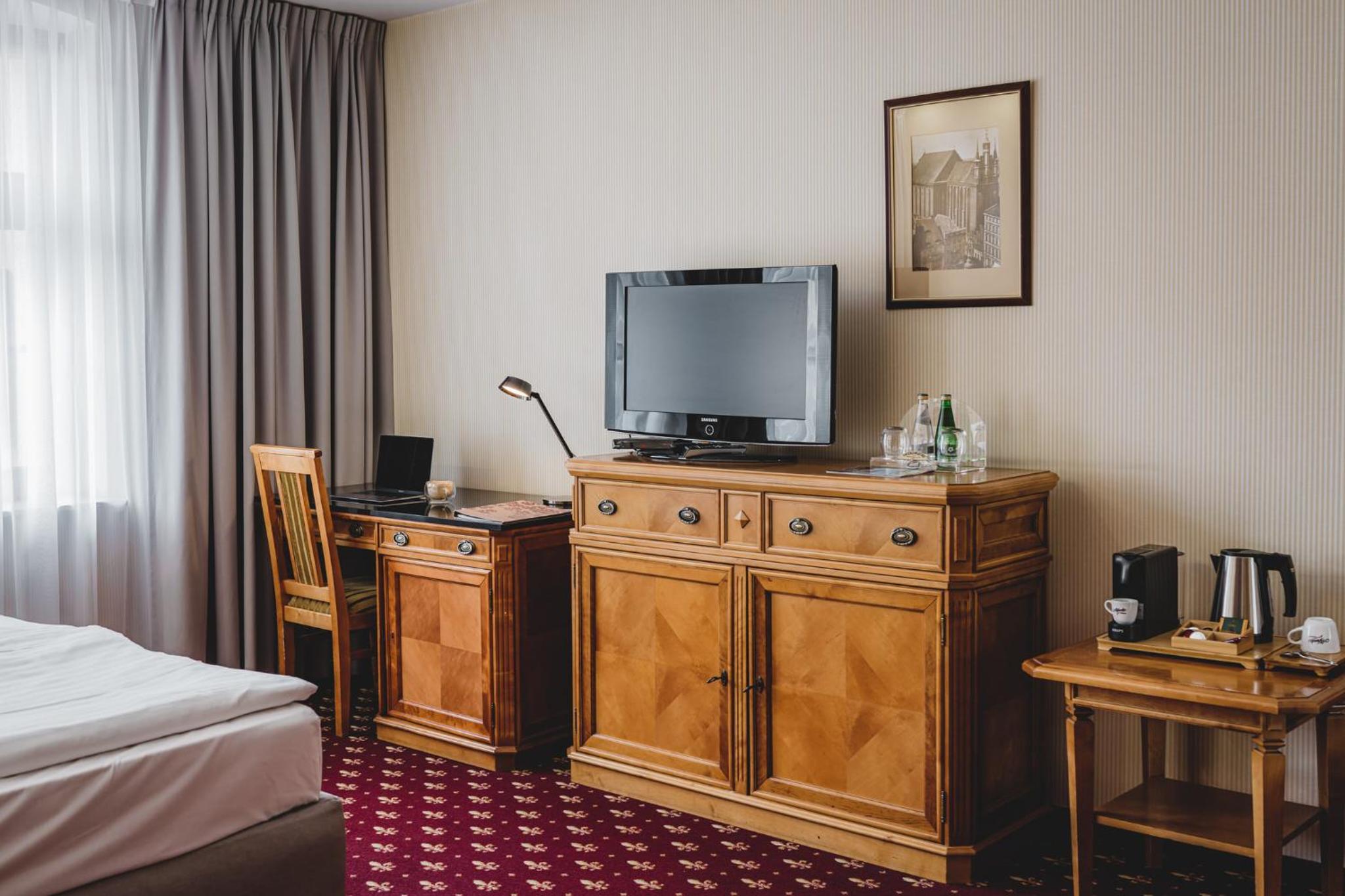 Large Double or Twin Room