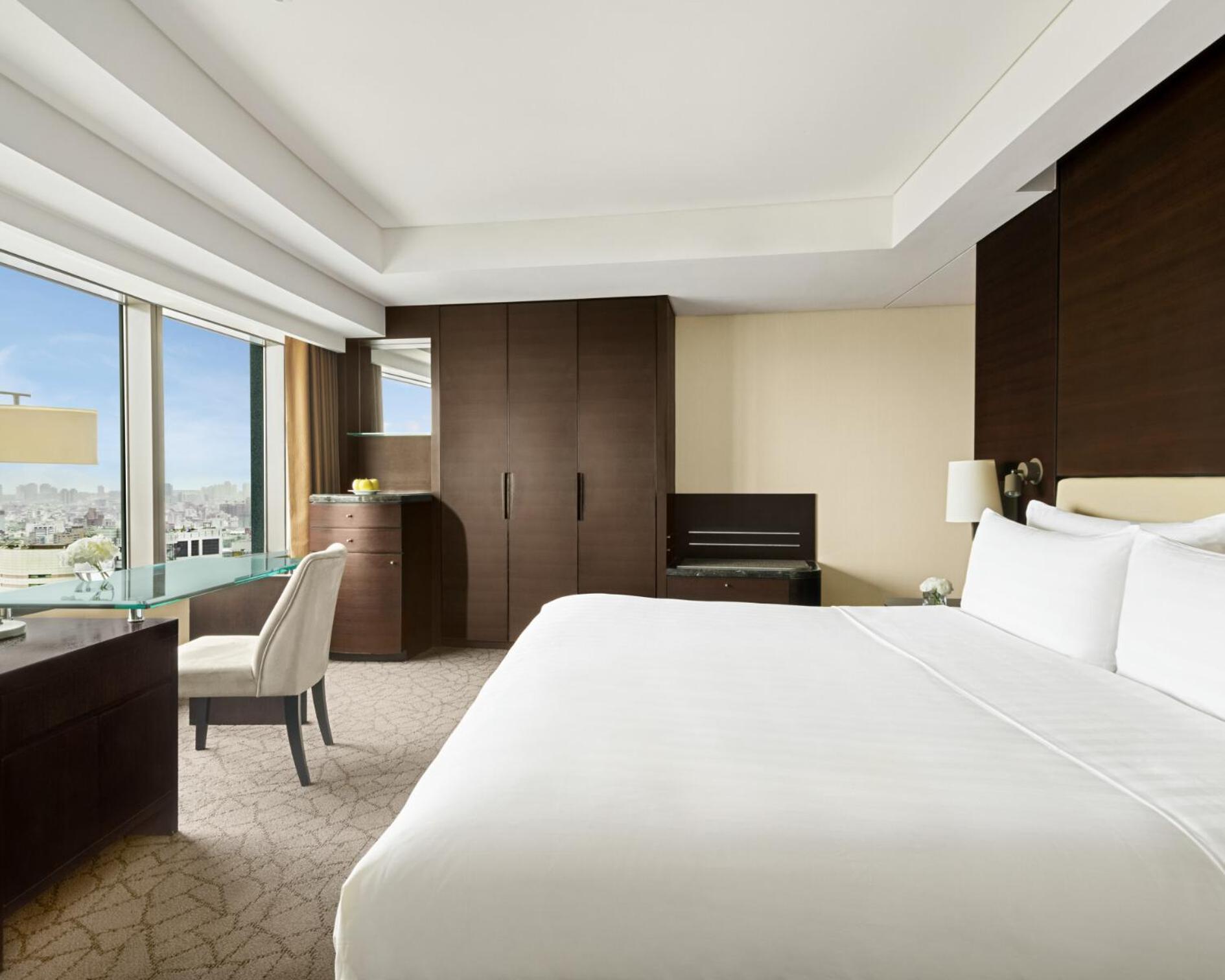Superior King Room