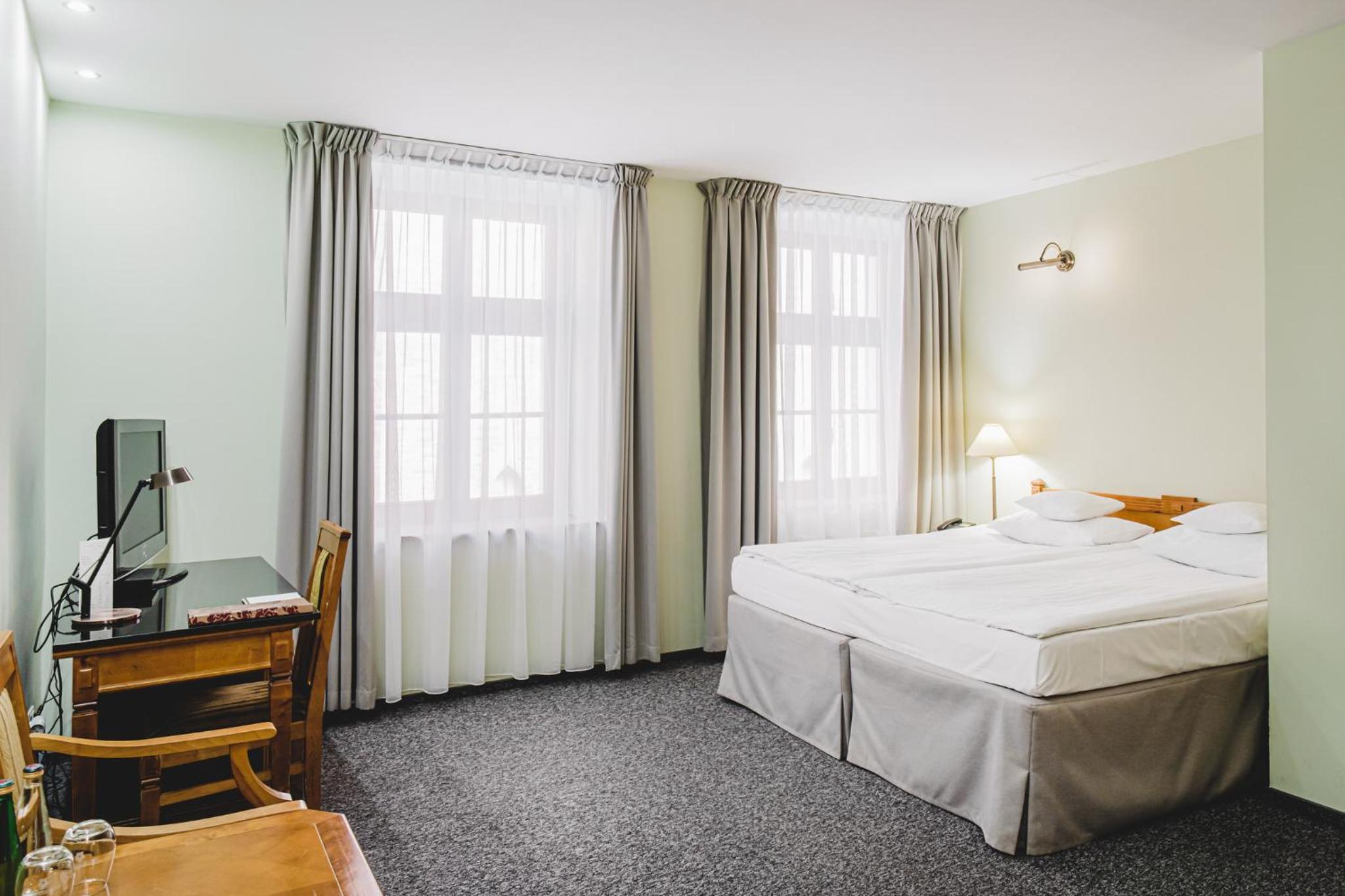 Large Double Room - Photo 4