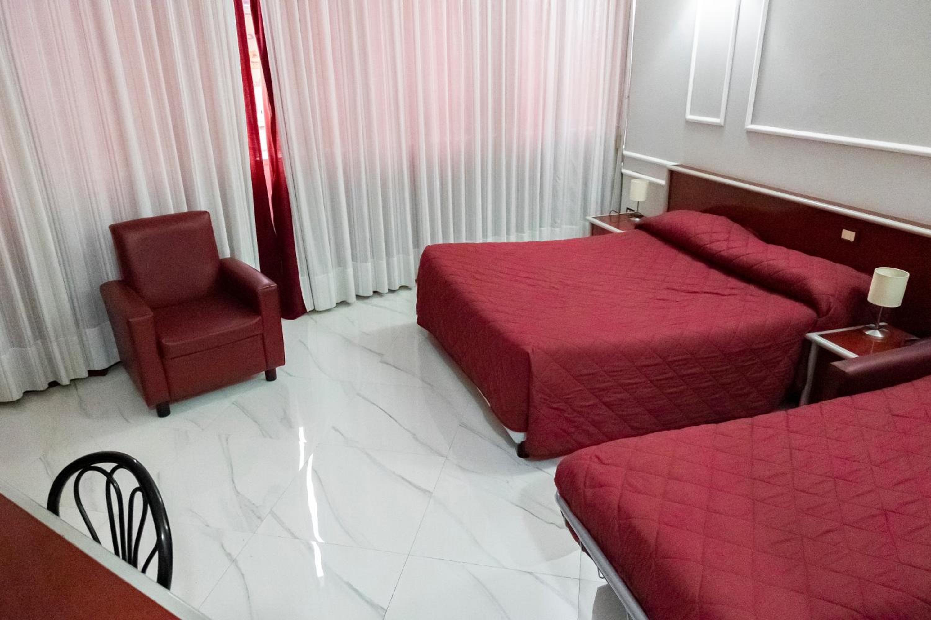 Deluxe Triple Room - Photo 1