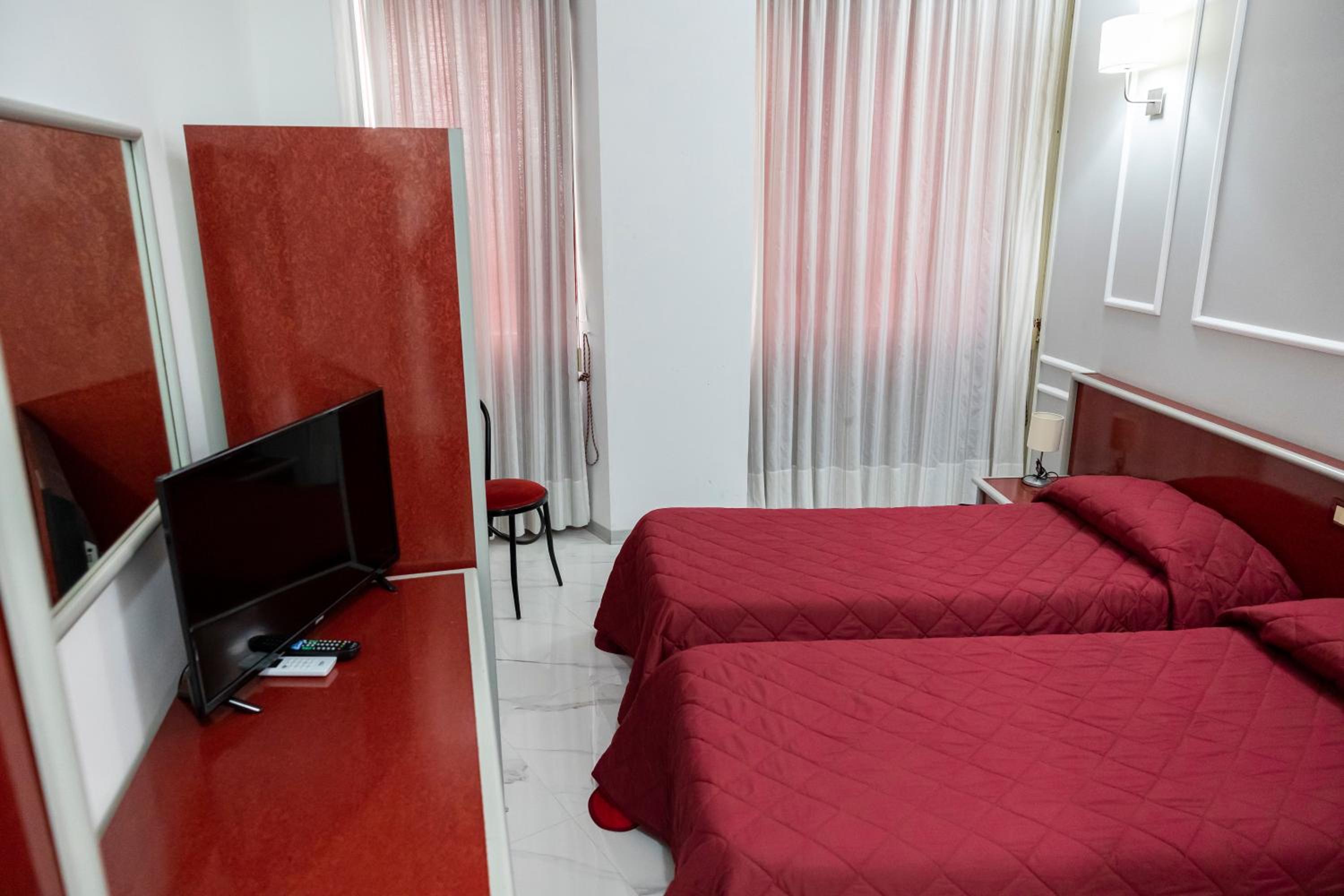 Twin Room - Photo 1