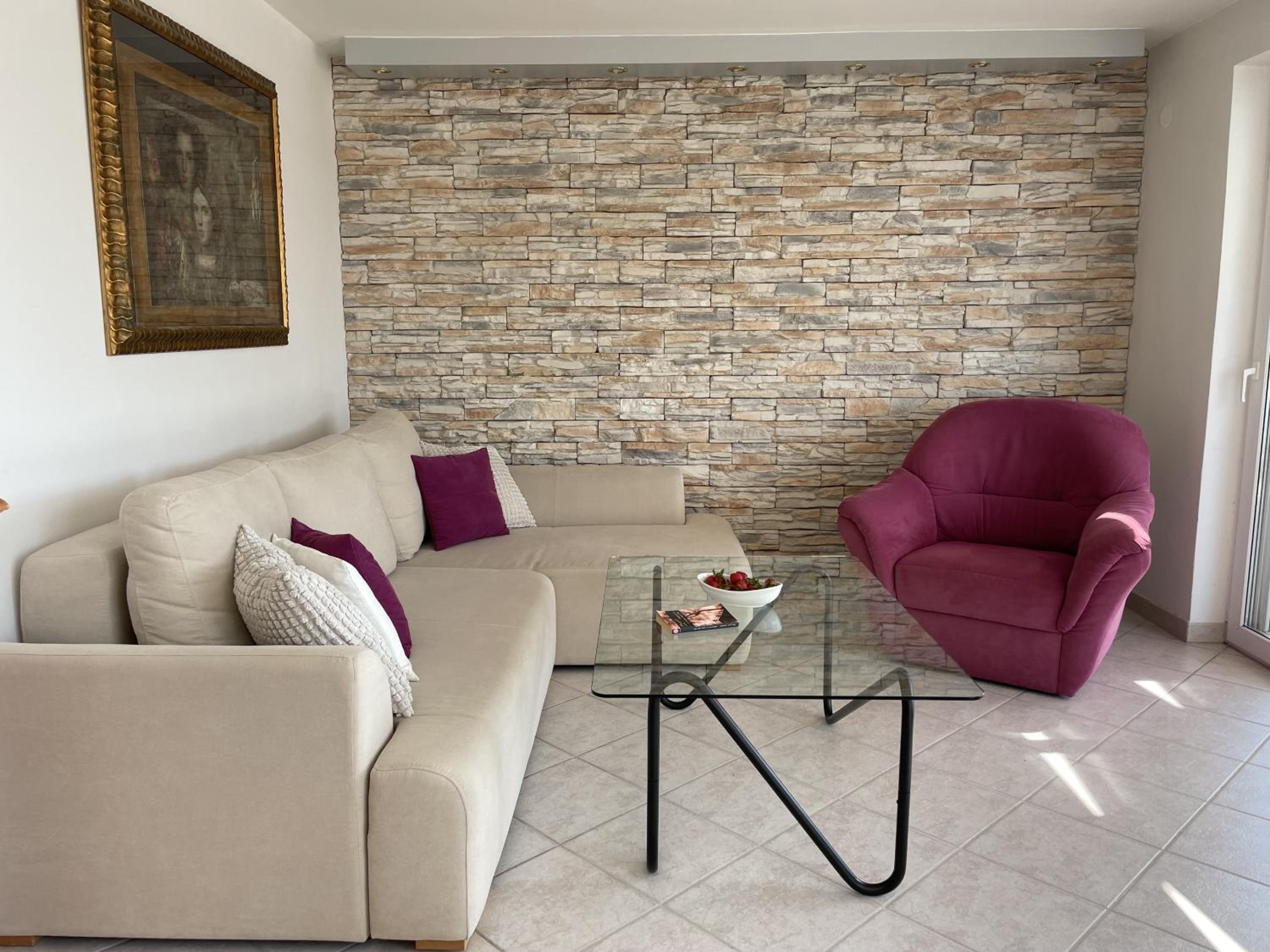 Three bedroom Apartment with Terrace and Sea View