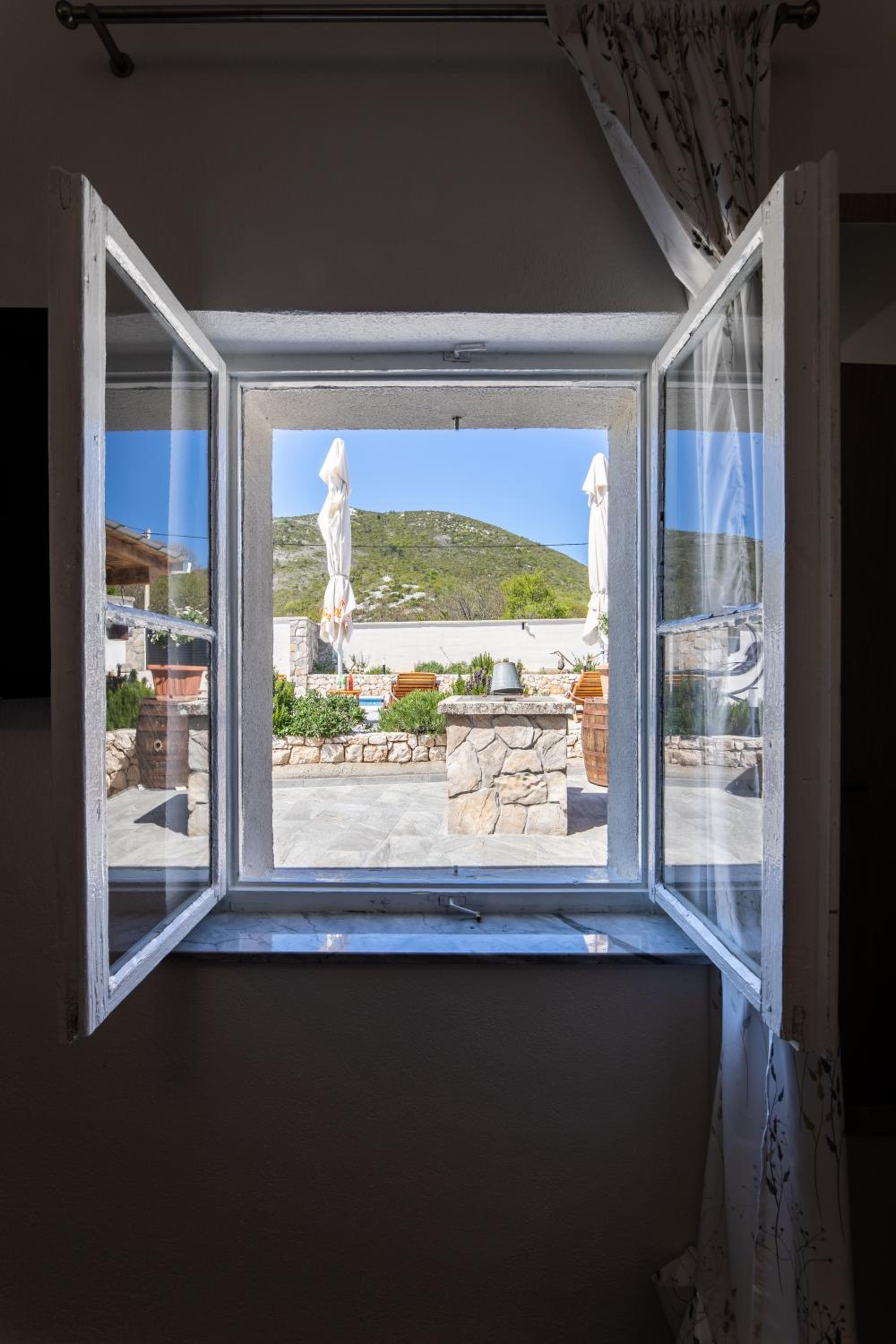 Villa with Private Pool - Photo 32