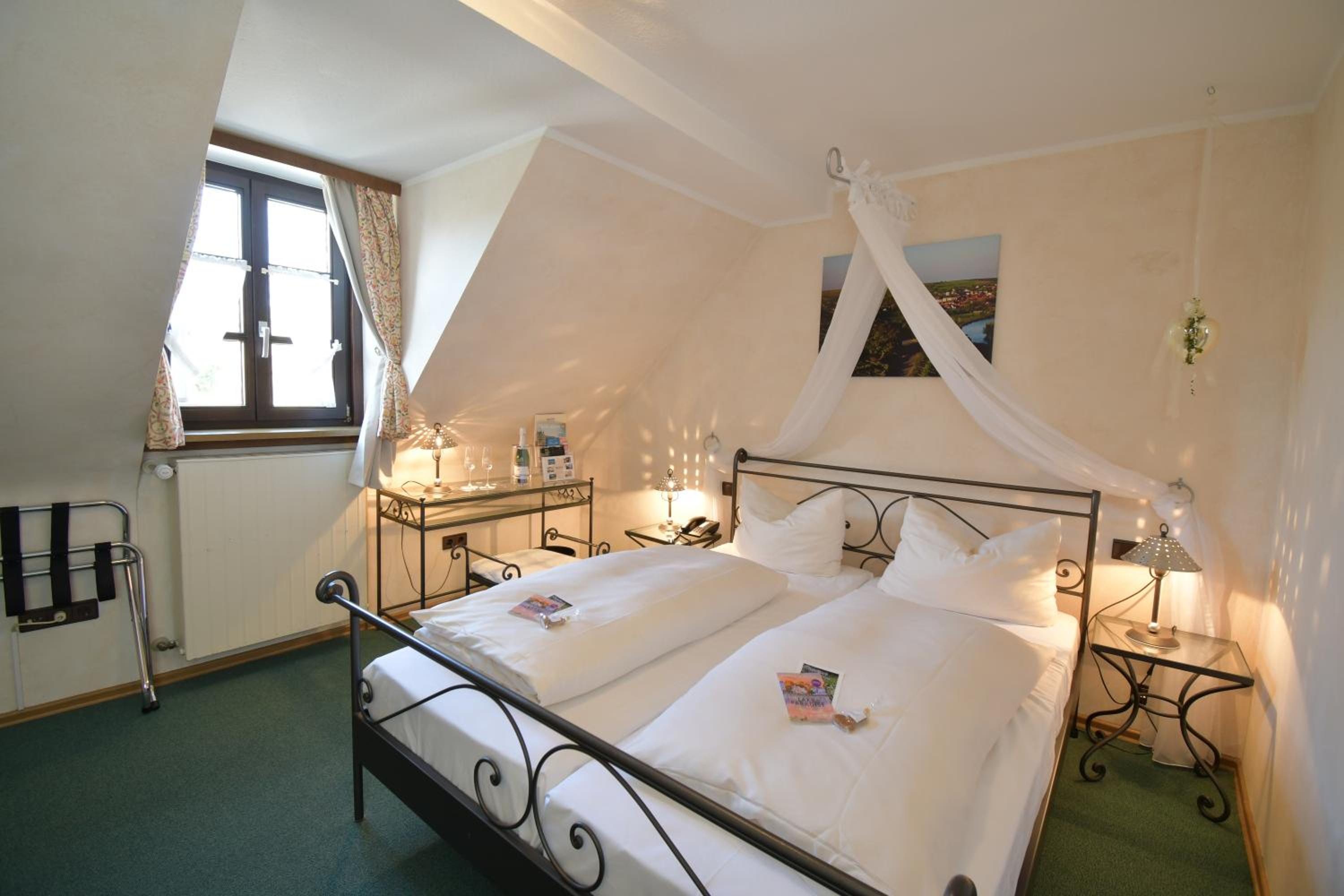 Standard Double Room - Photo 4