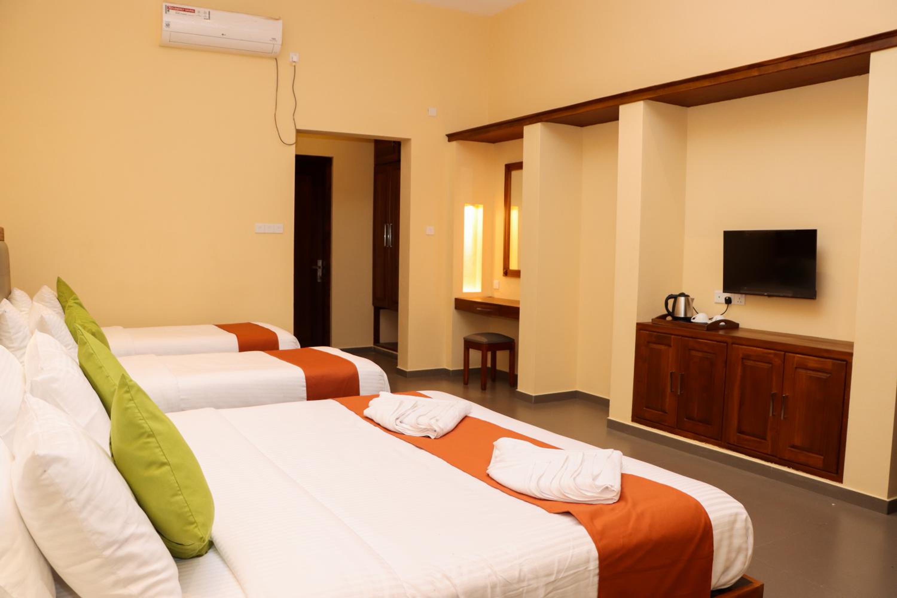 Deluxe Family Suite - Photo 1