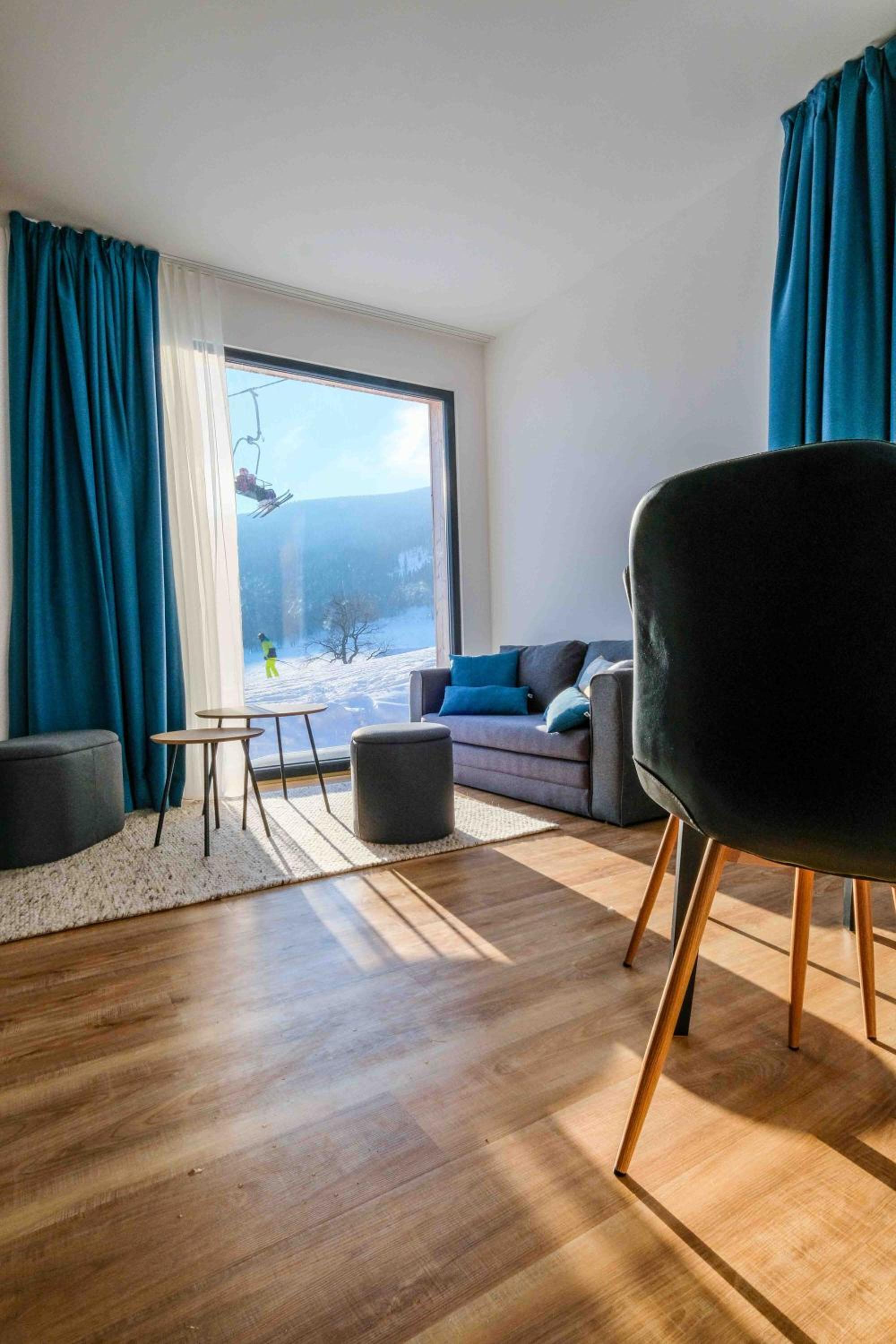 Apartment with Mountain View photo 2