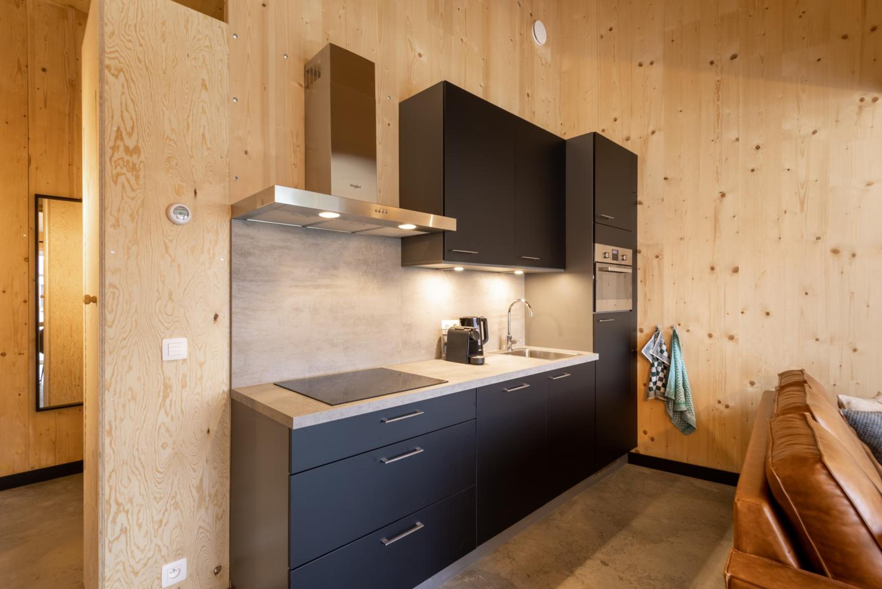 Bungalow 6 photo 2